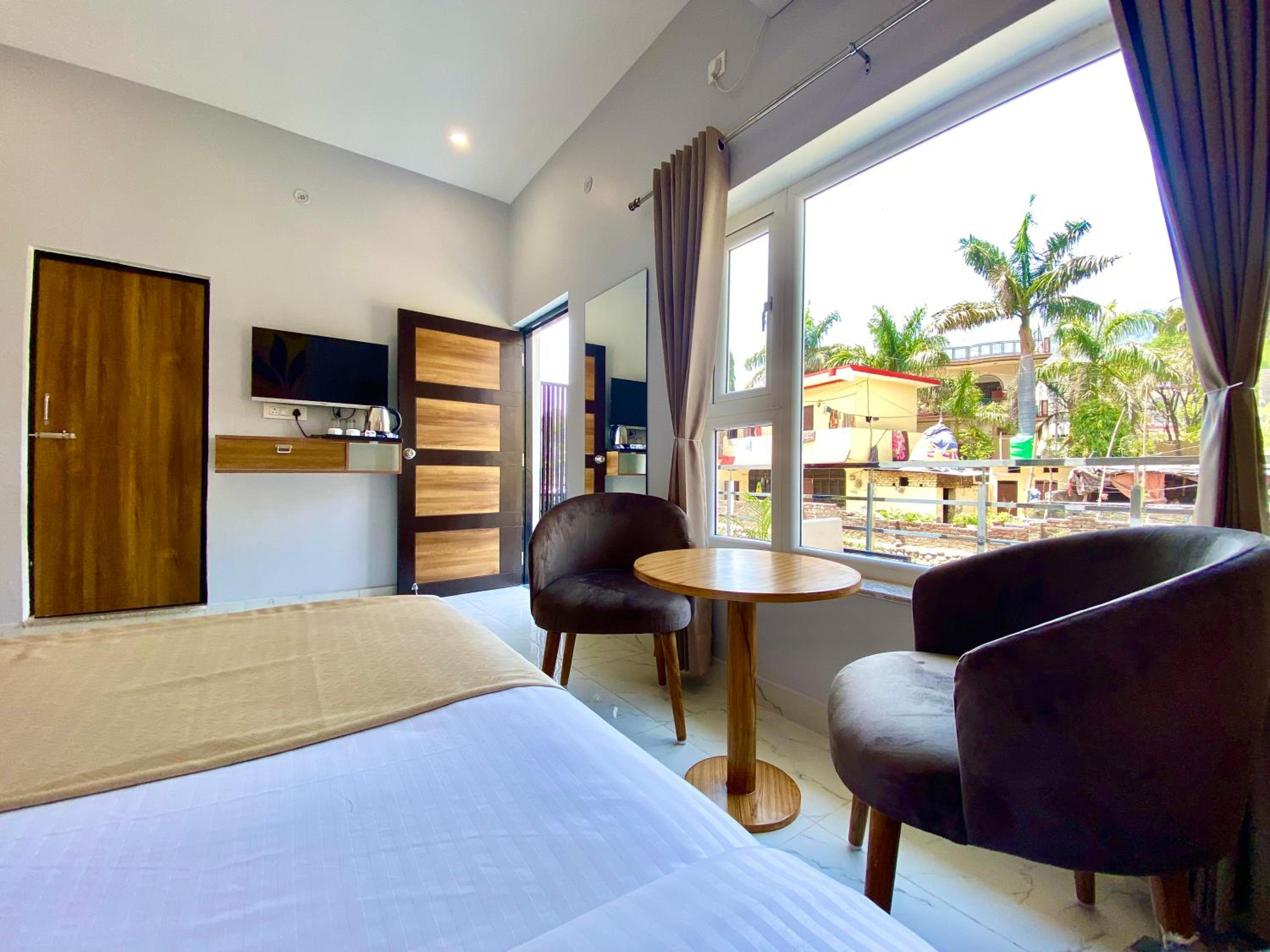 Deluxe Room - Photo 3