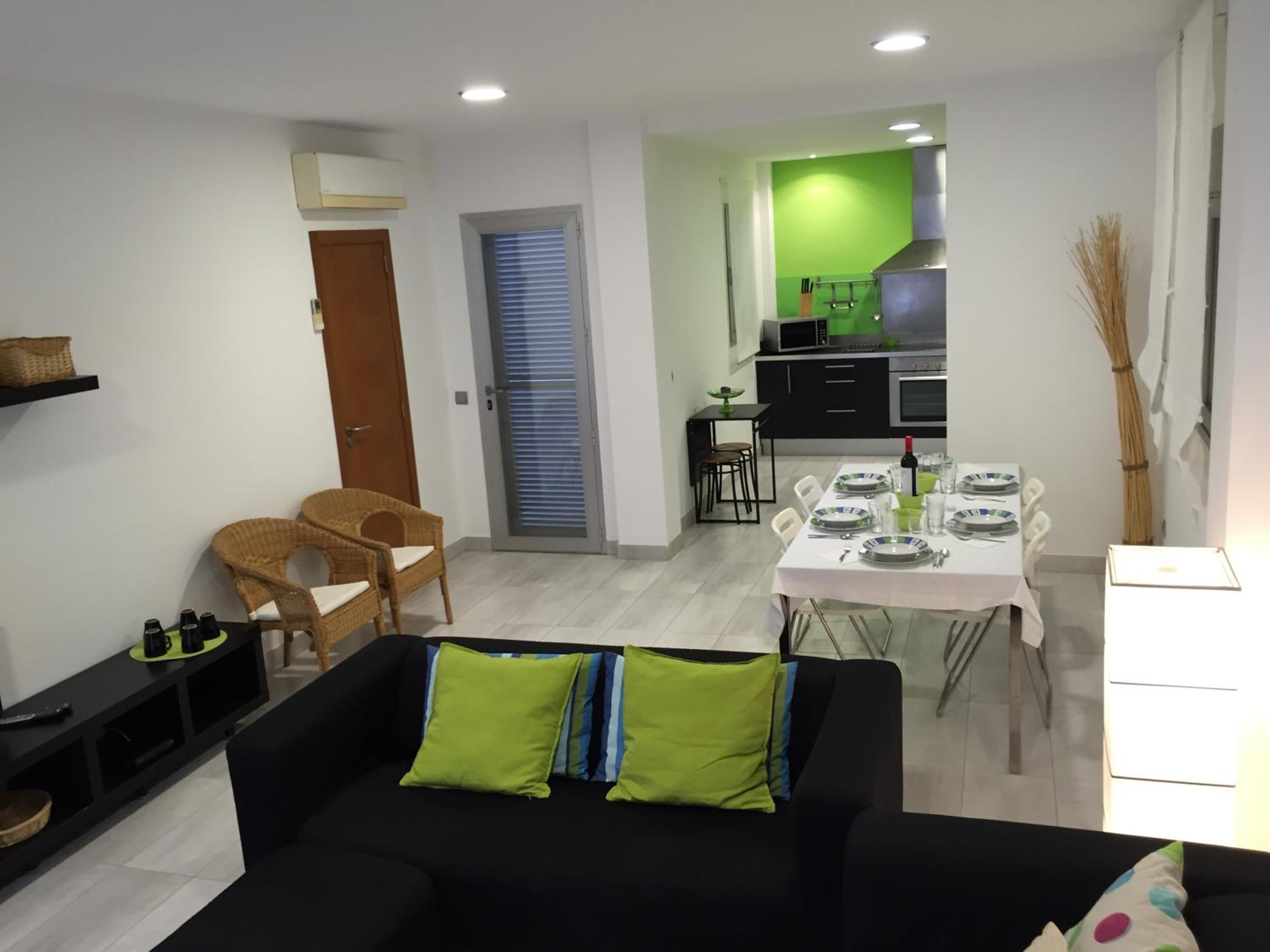Apartamento de tres habitaciones con vista al mar