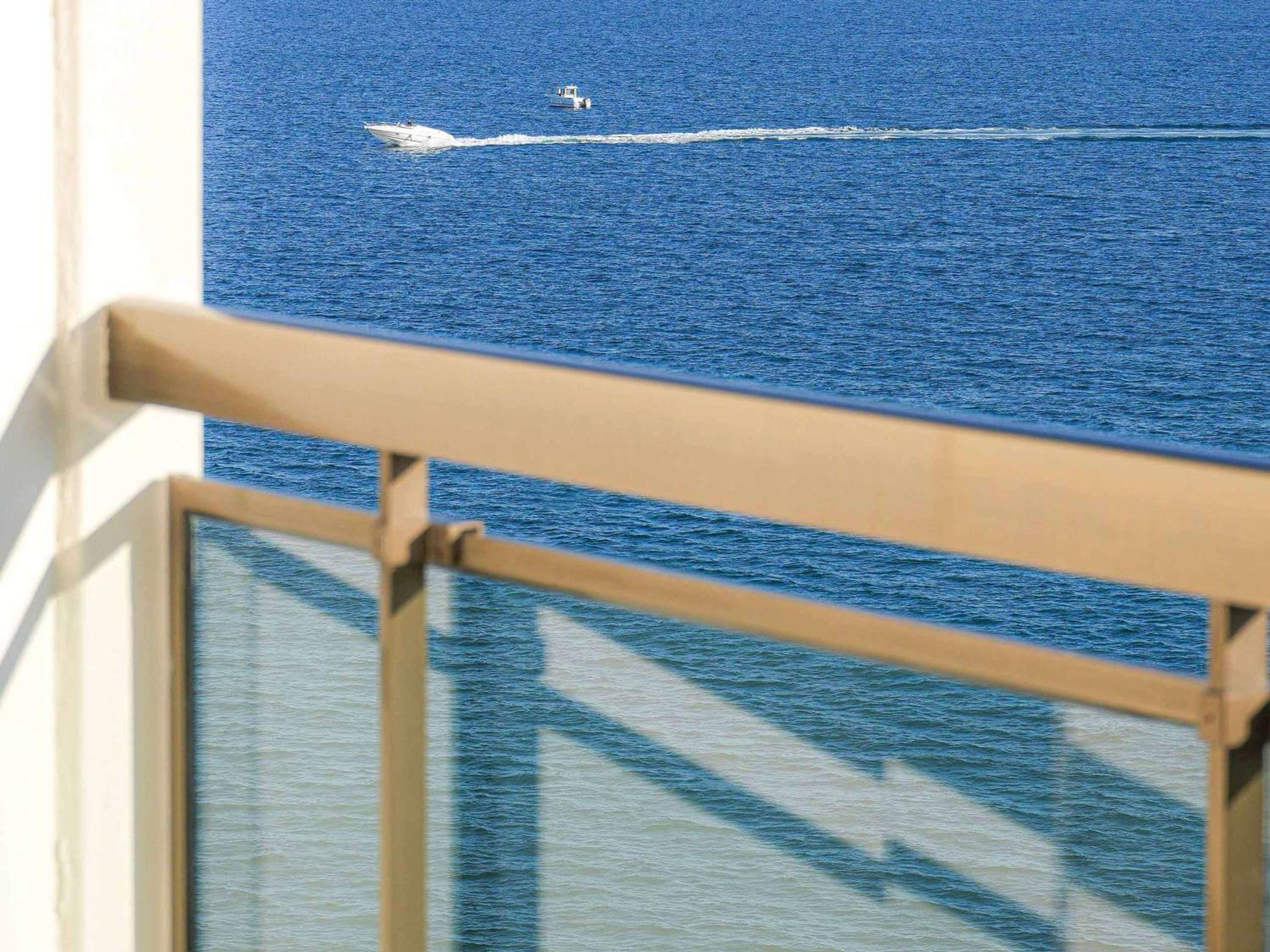 Superior Suite - One King Bed, panoramic vie w of the sea and Bay of Cannes with terraces - Photo 3