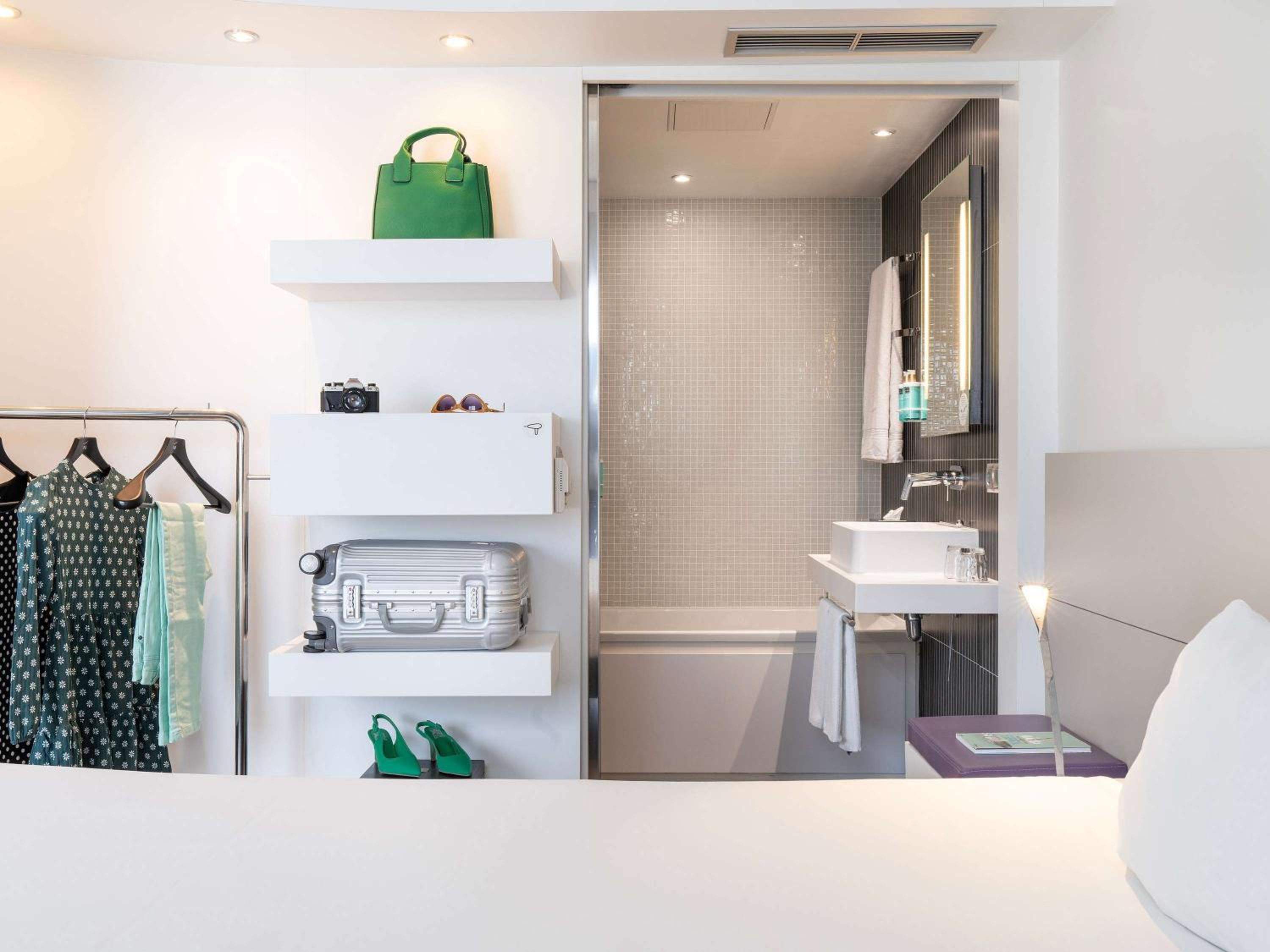 Suite Room thumbnail 5