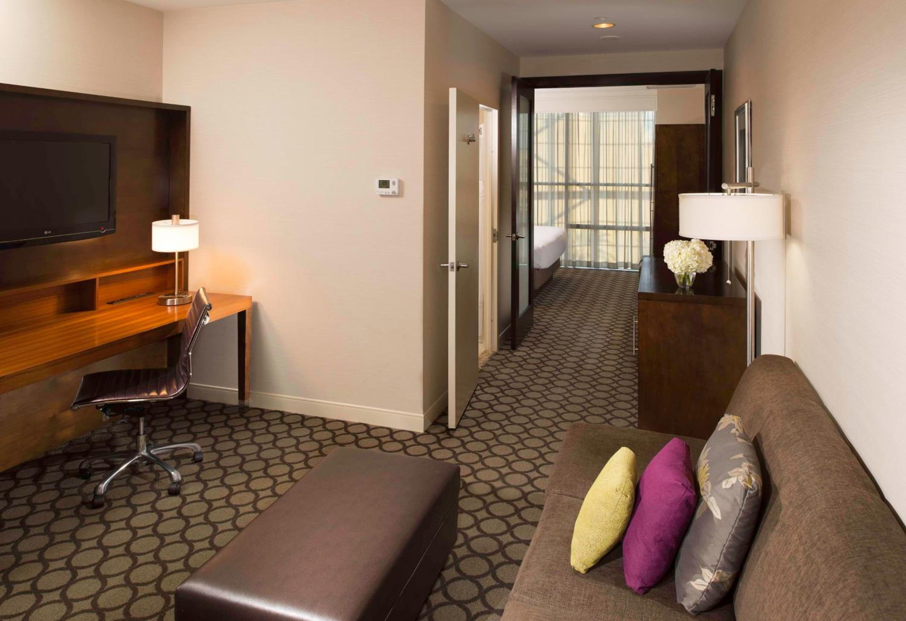 One-Bedroom King Suite - Photo 4