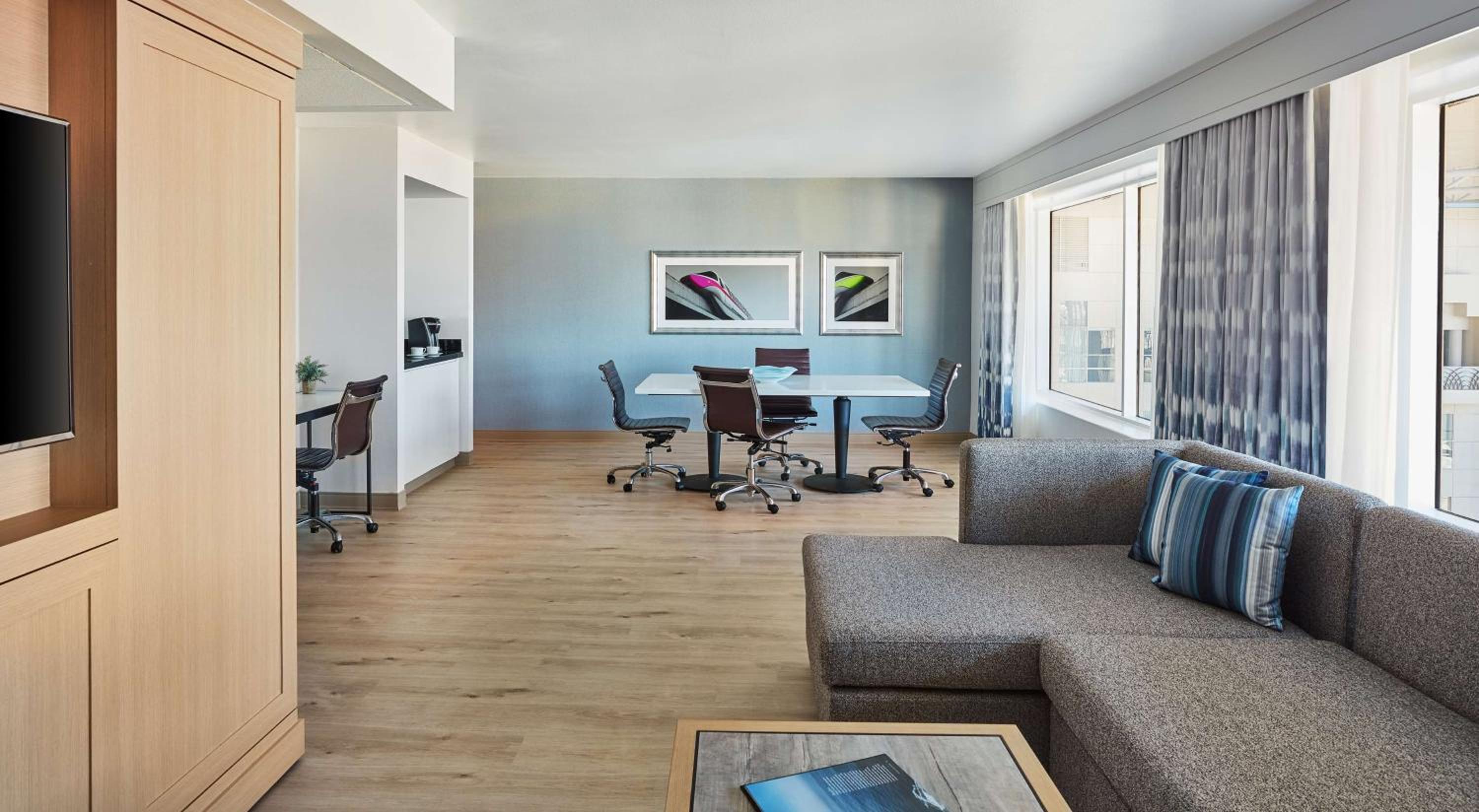 Executive King Suite - Photo 3