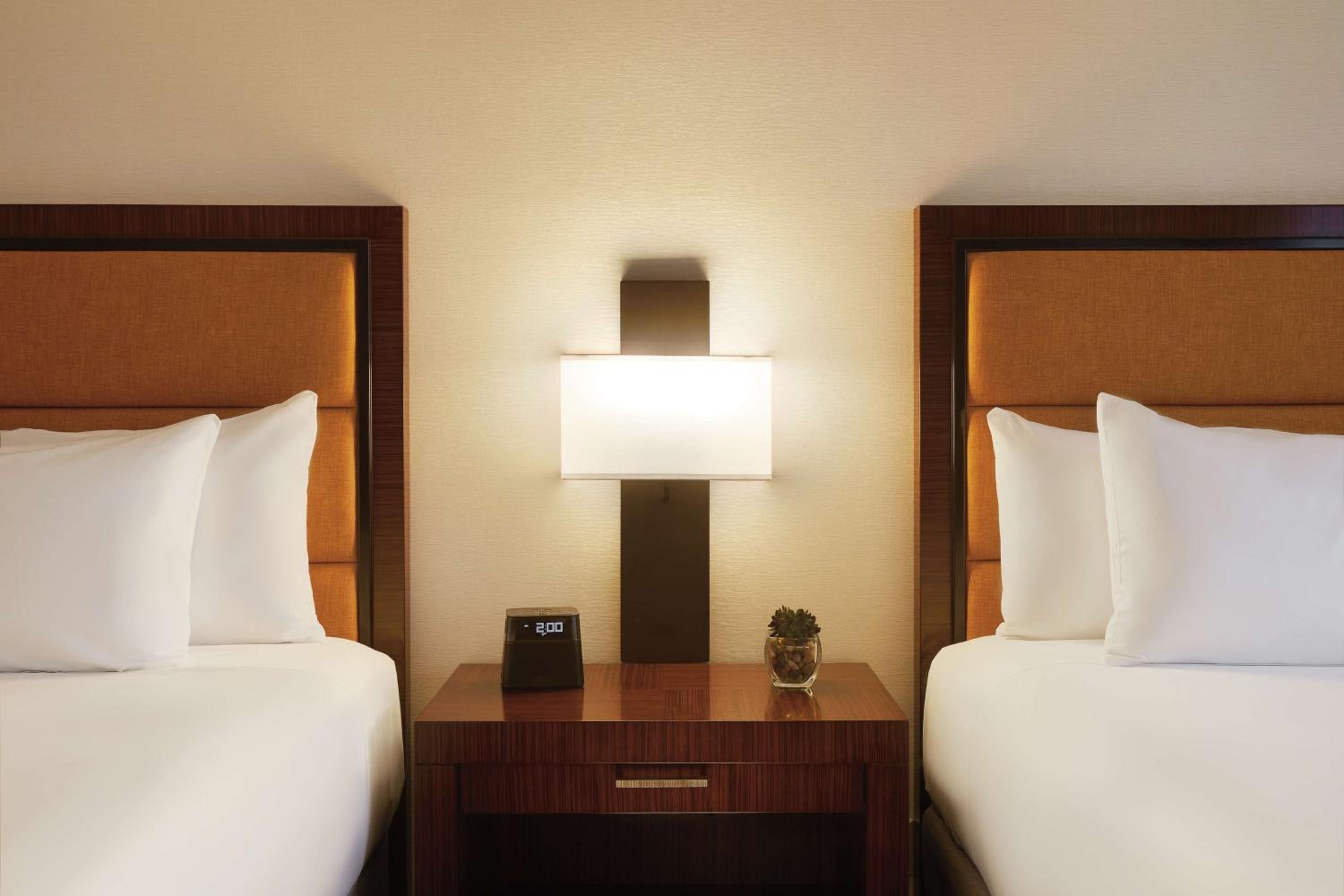 Queen Room with Two Queen Beds and Accessible Shower - Disability Access - Photo 2