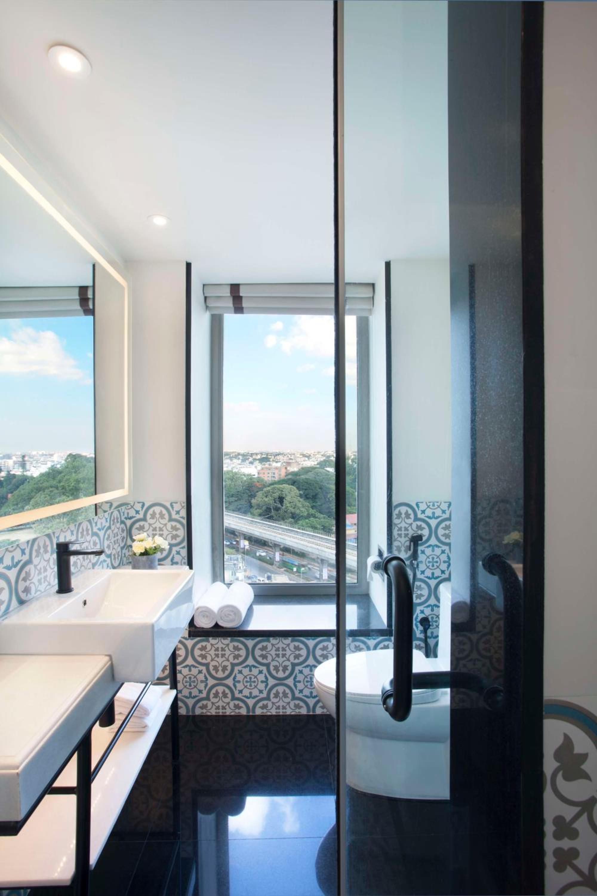 King Room with View - Photo 5