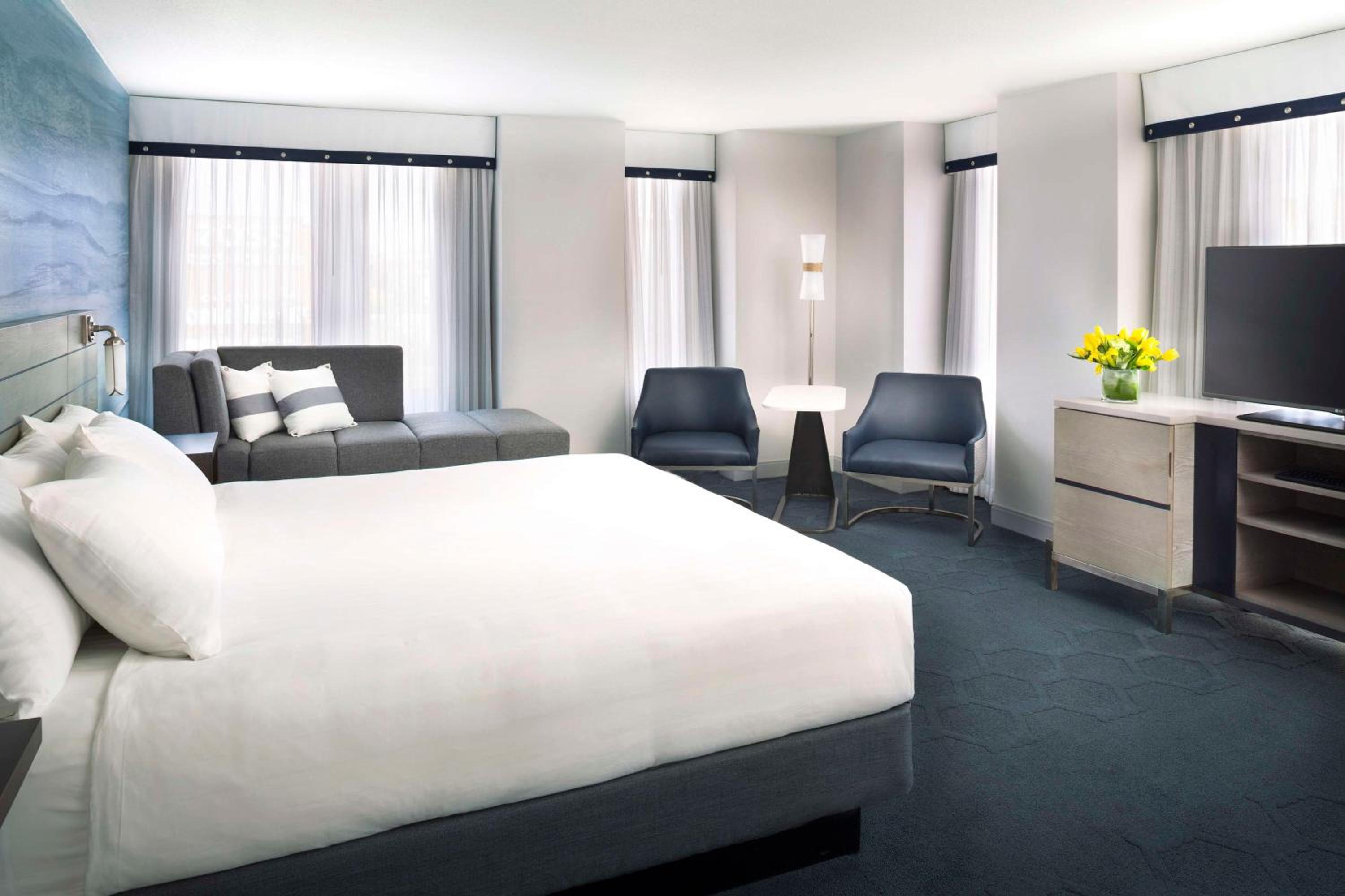 Deluxe King Room - Photo 5
