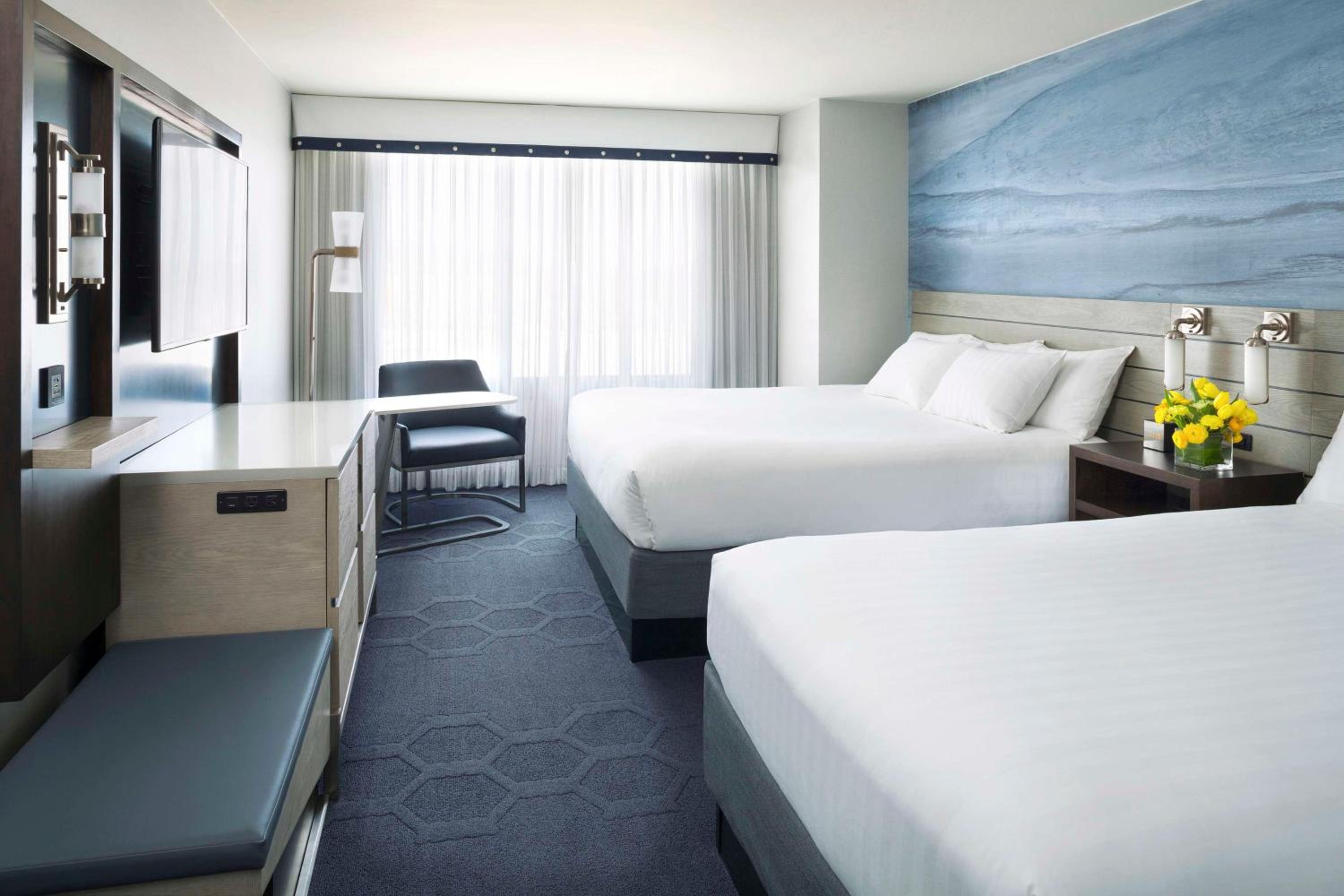 Double Room with Two Double Beds and Courtyard View - Photo 4