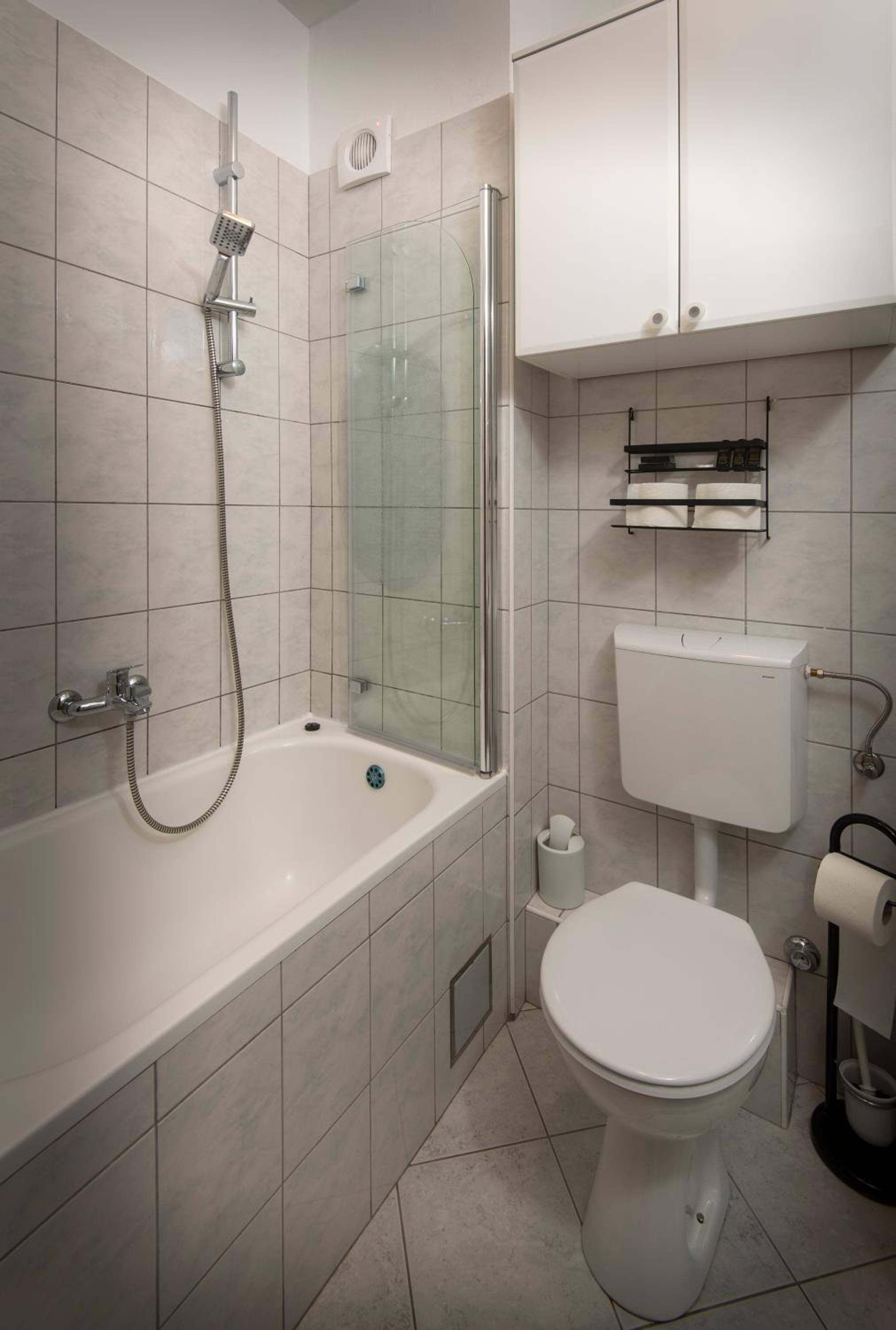 One-Bedroom Apartment - Photo 33