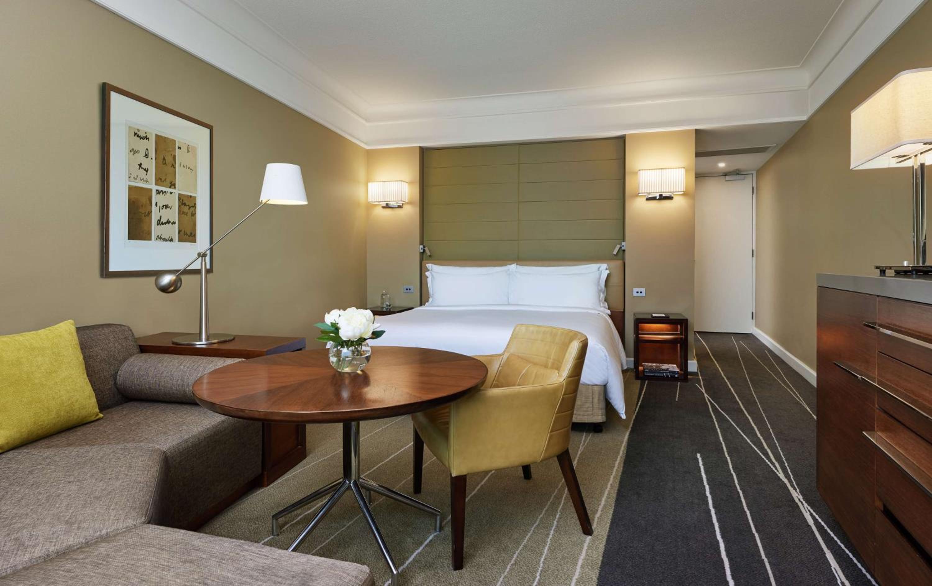 King Room with River View - Club Access
