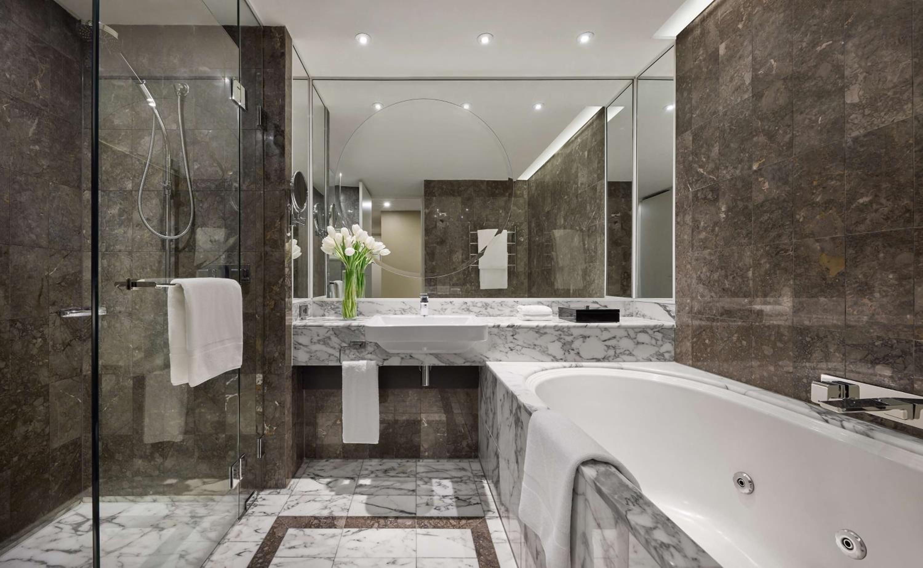 King Room with Spa Bath