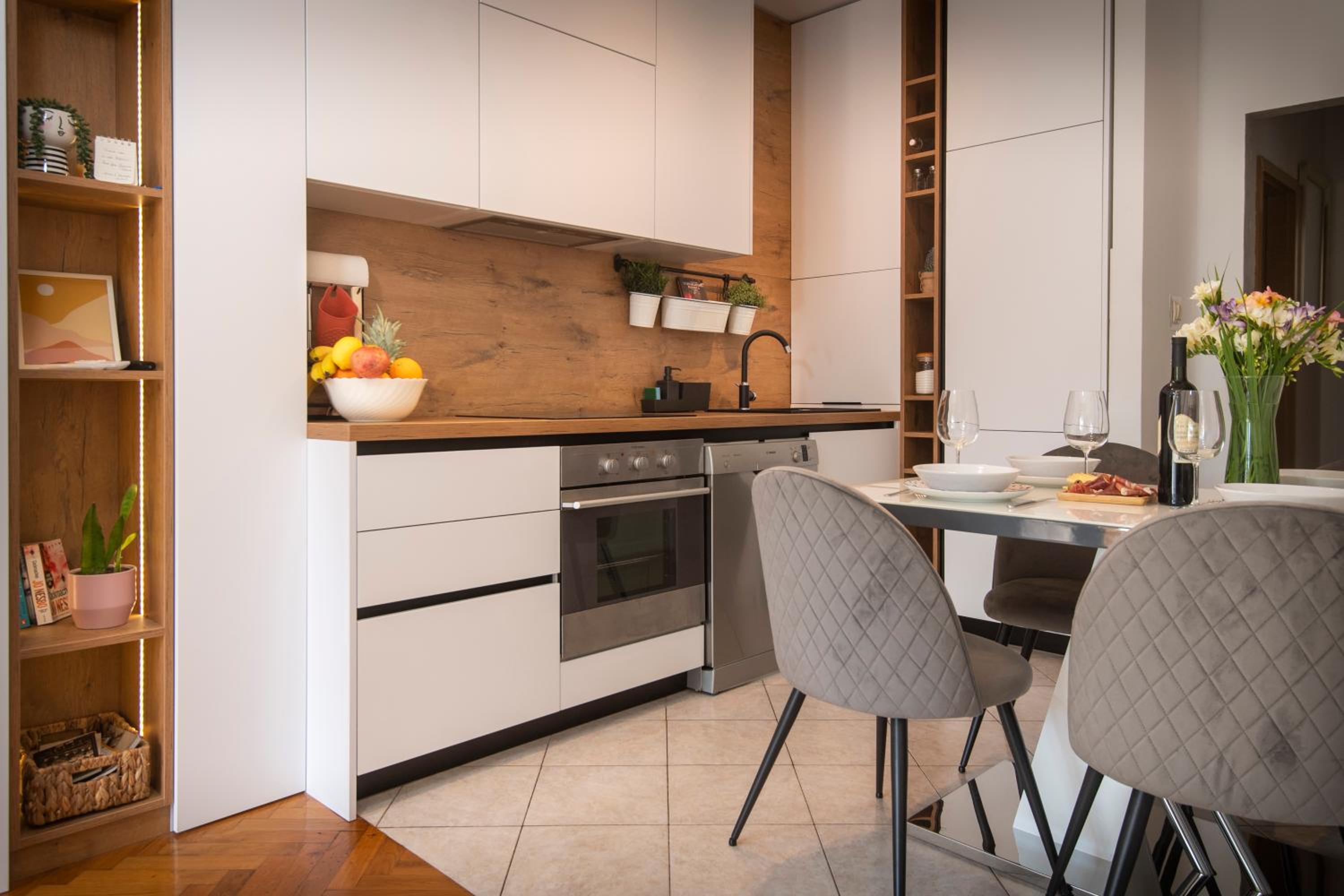 One-Bedroom Apartment - Photo 3