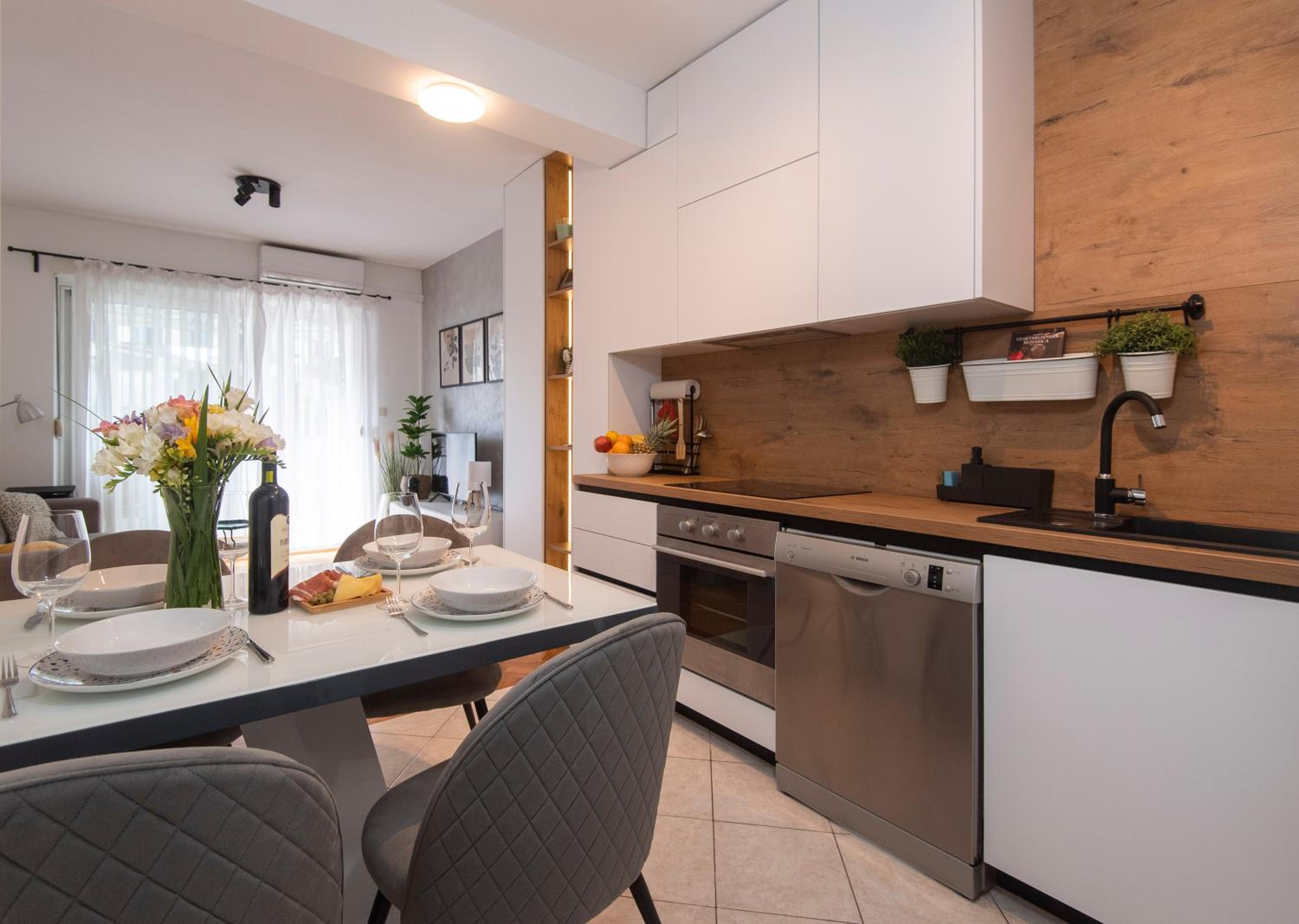 One-Bedroom Apartment - Photo 1