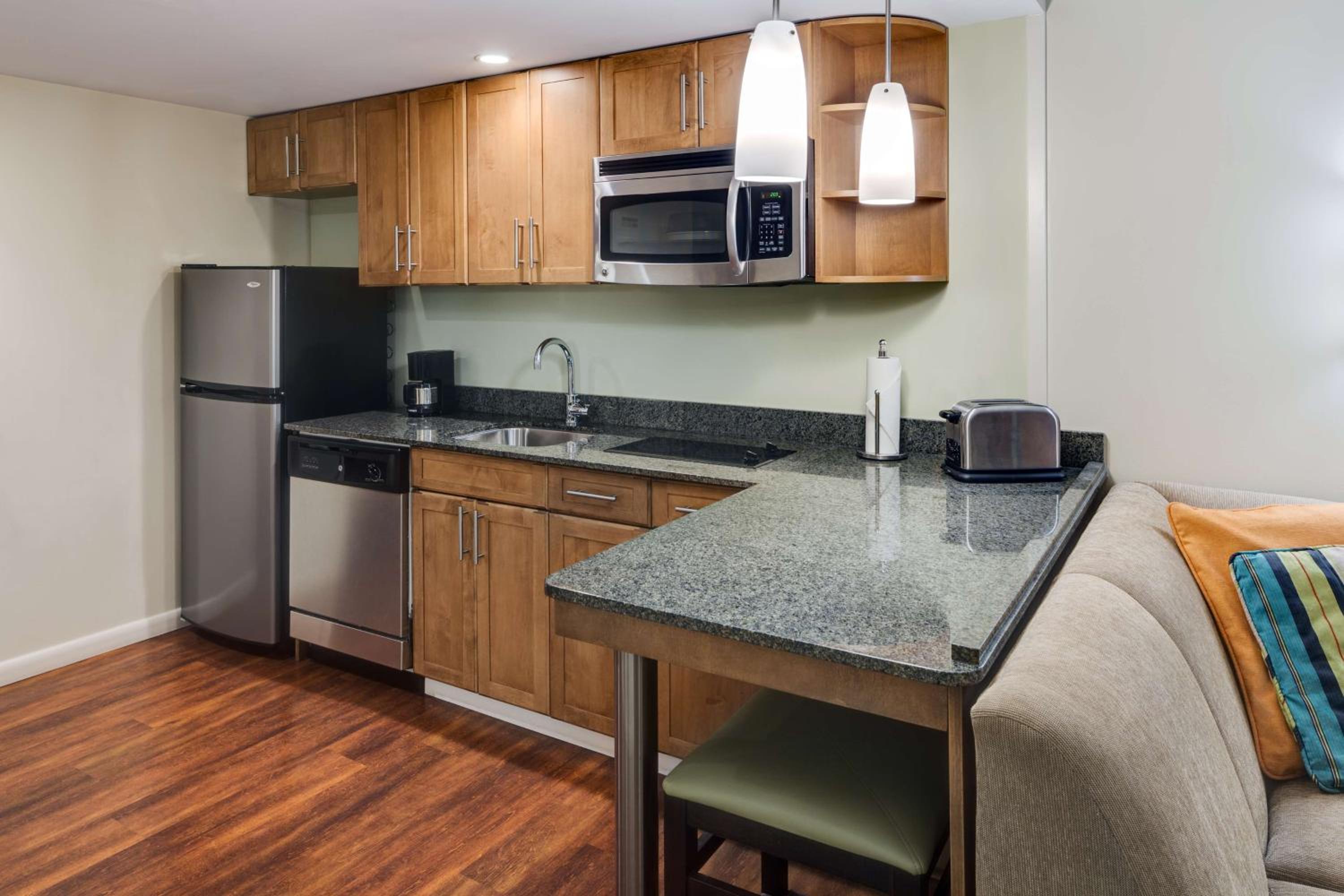 One-Bedroom King Suite - Photo 5