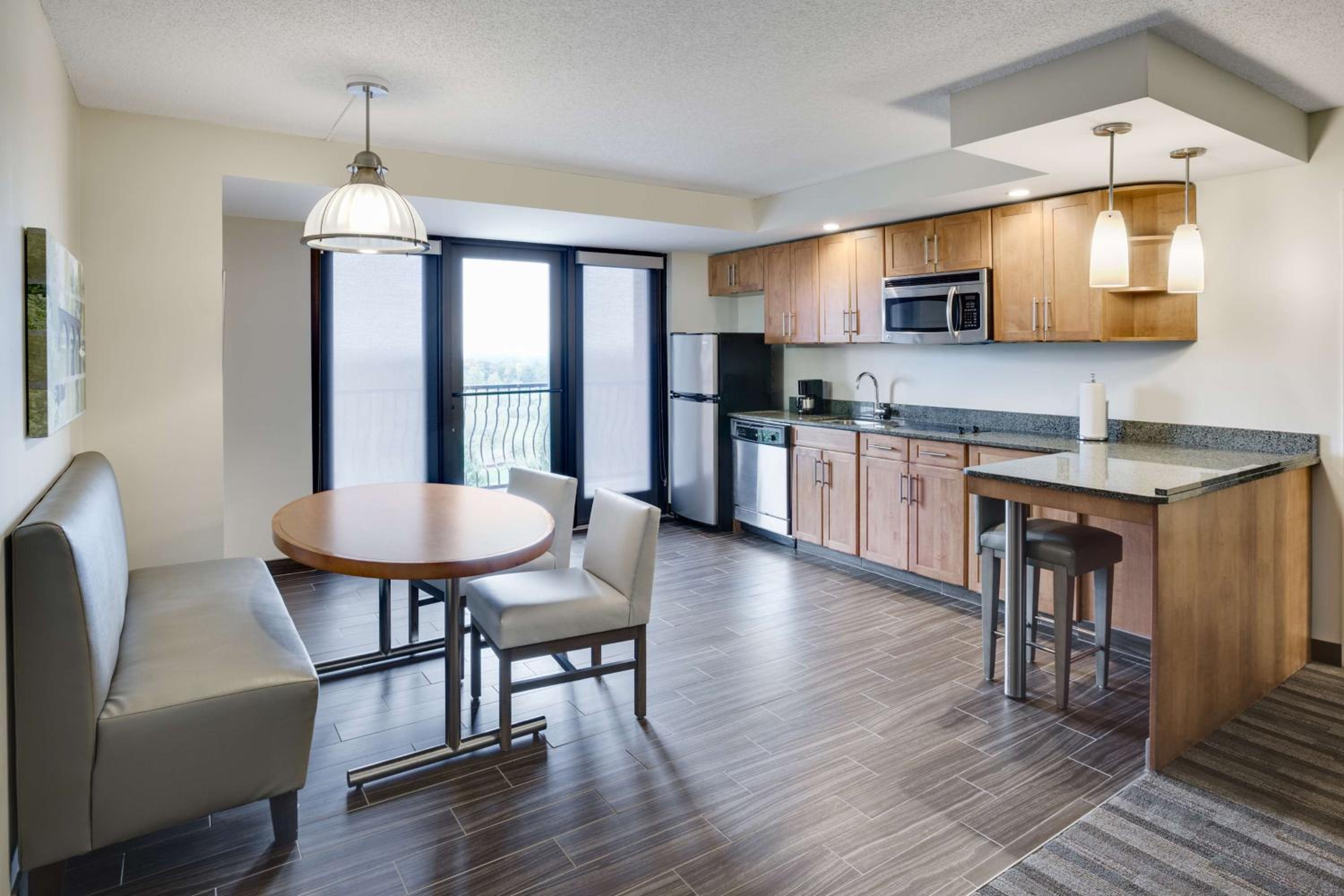One-Bedroom Specialty King Suite with Roll-In Shower and Balcony - Disability Access - Photo 2
