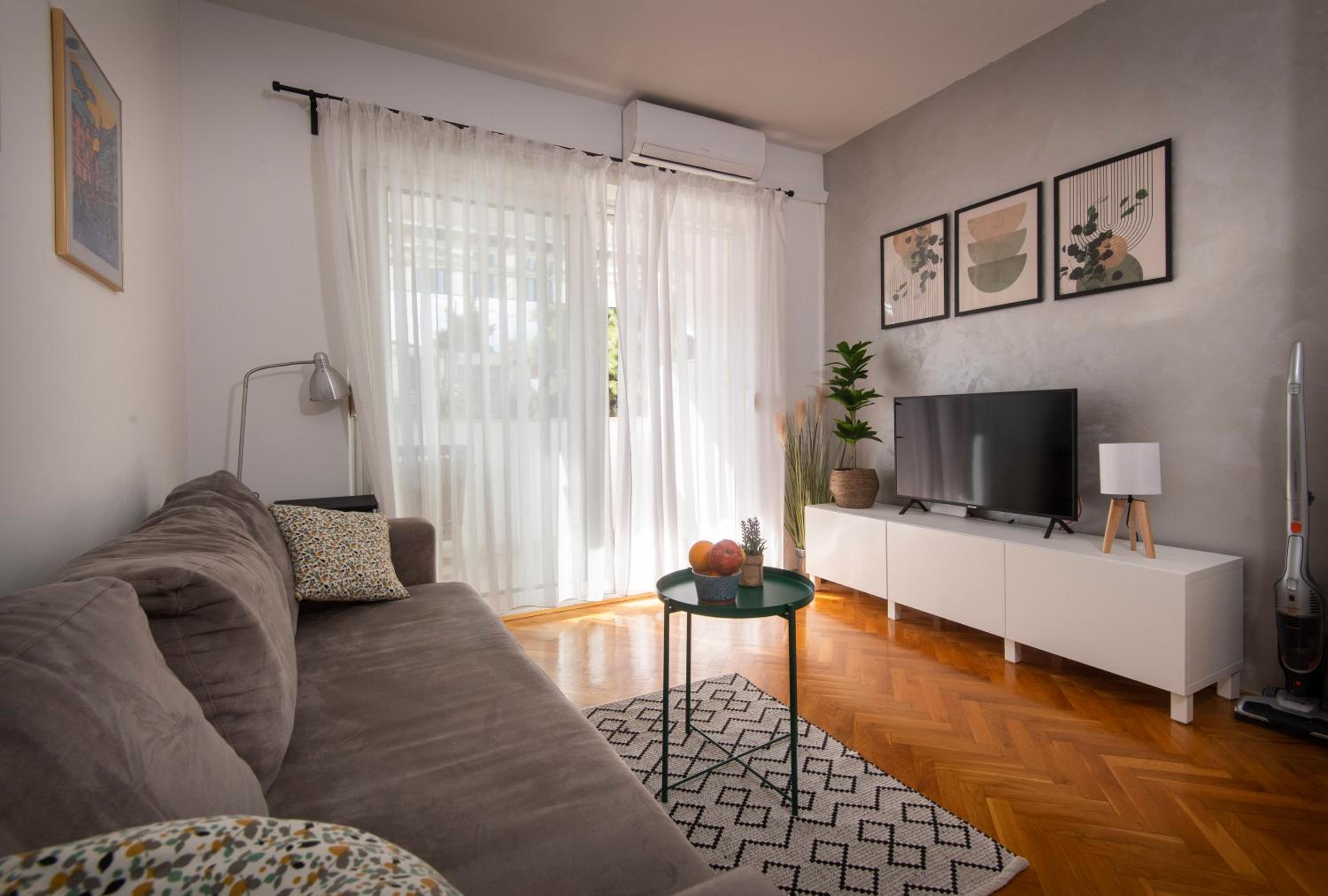 One-Bedroom Apartment - Photo 14