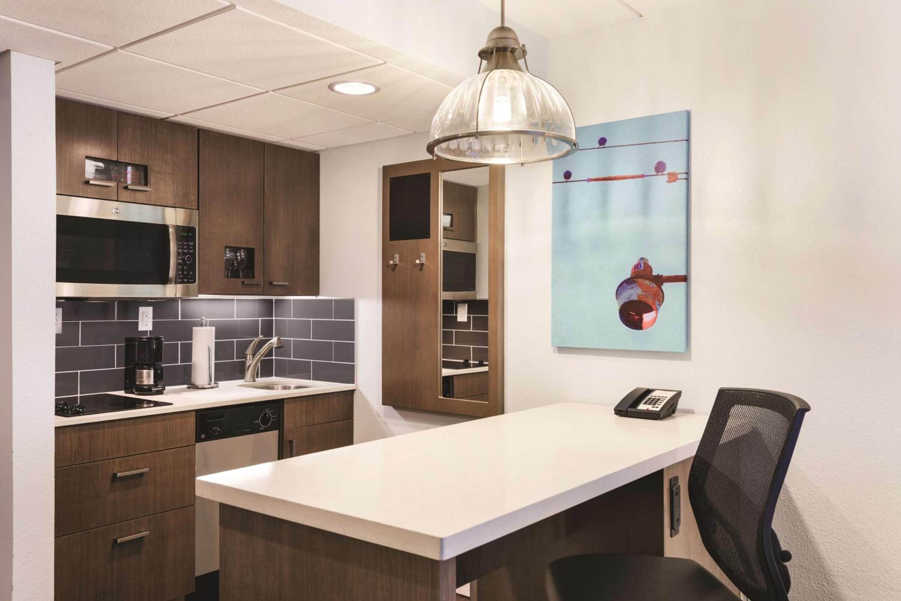 One-Bedroom King Suite - Photo 8