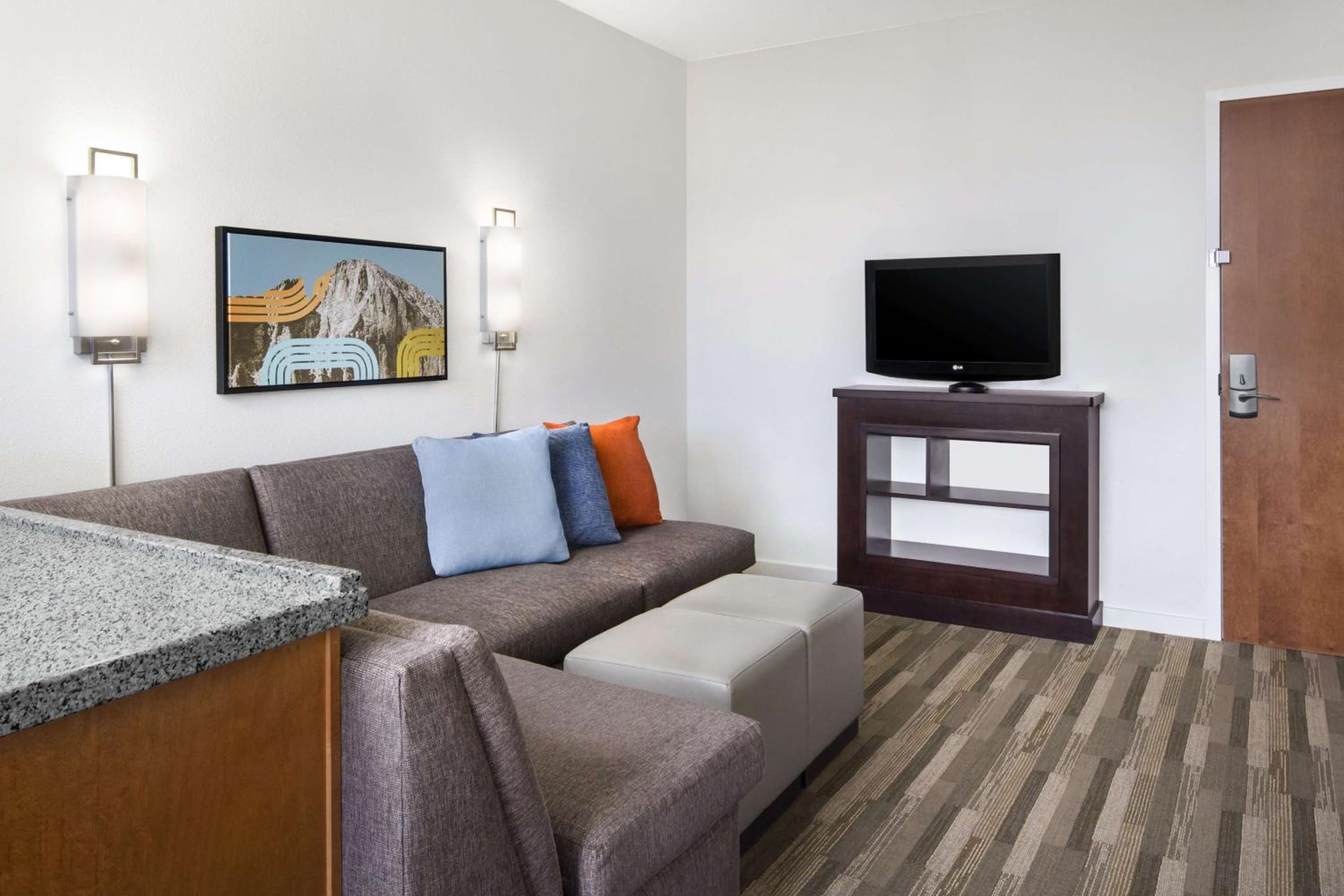 One-Bedroom King Suite - Photo 5