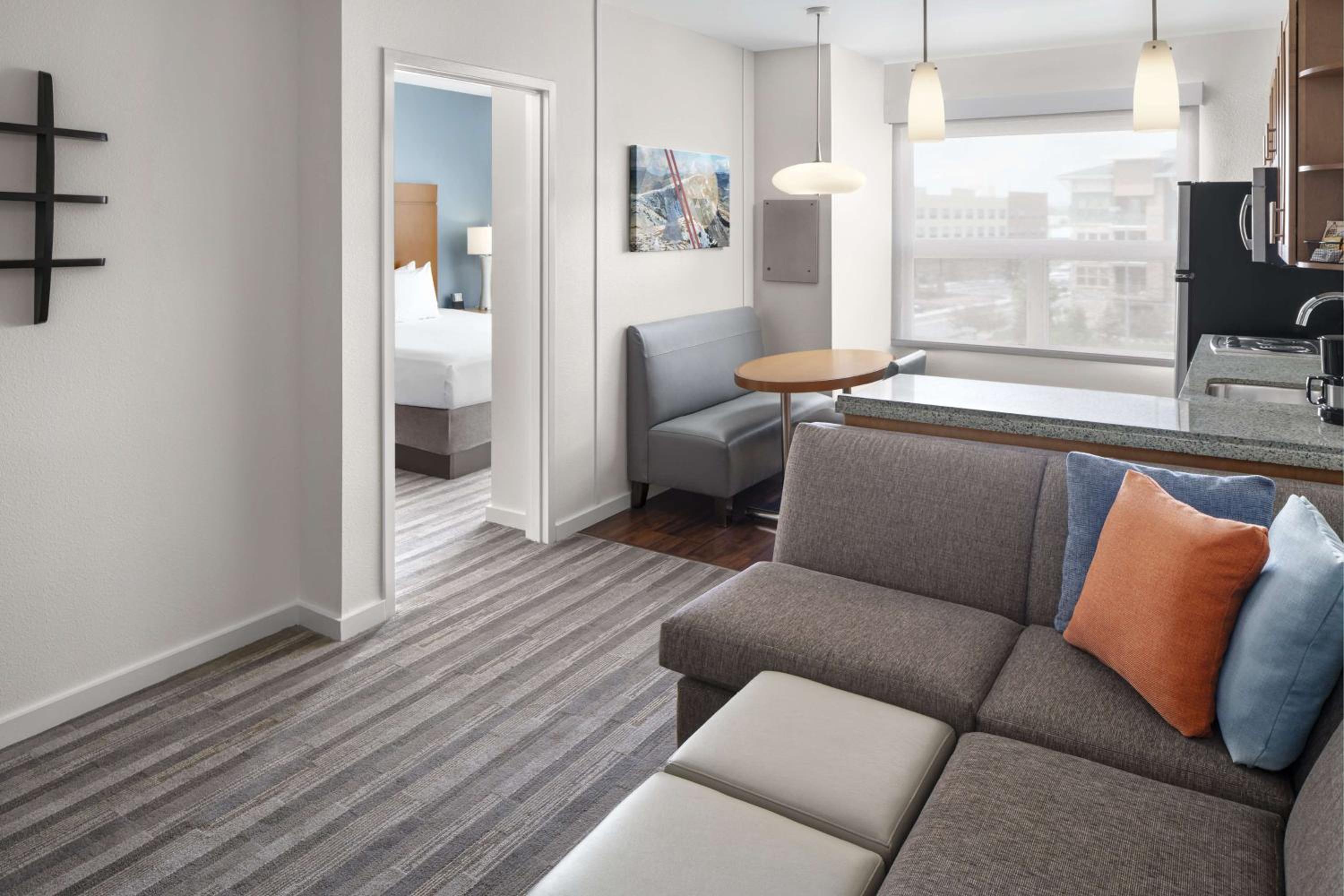 One-Bedroom King Suite - Photo 4