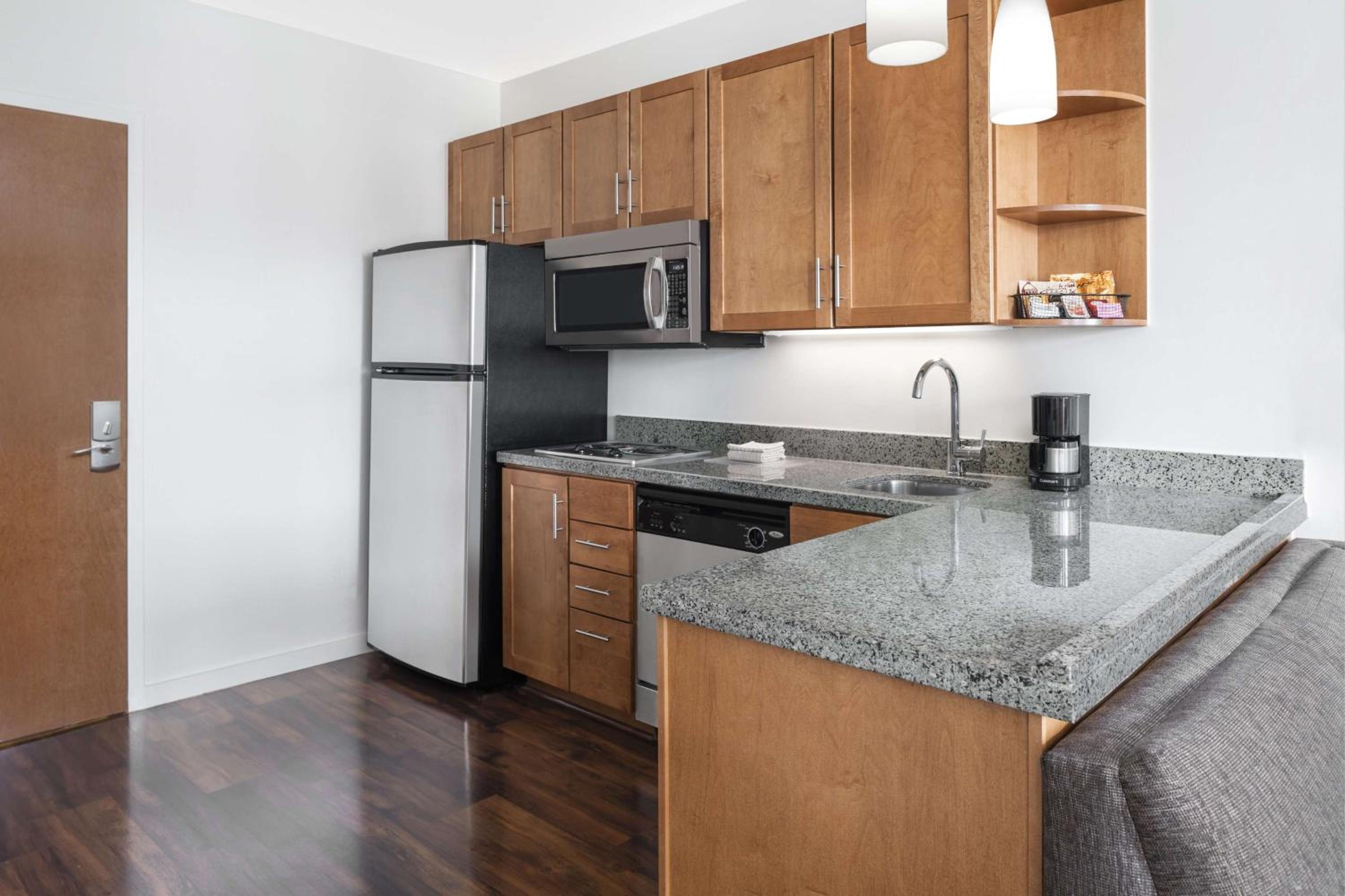 King Studio Suite - Photo 8