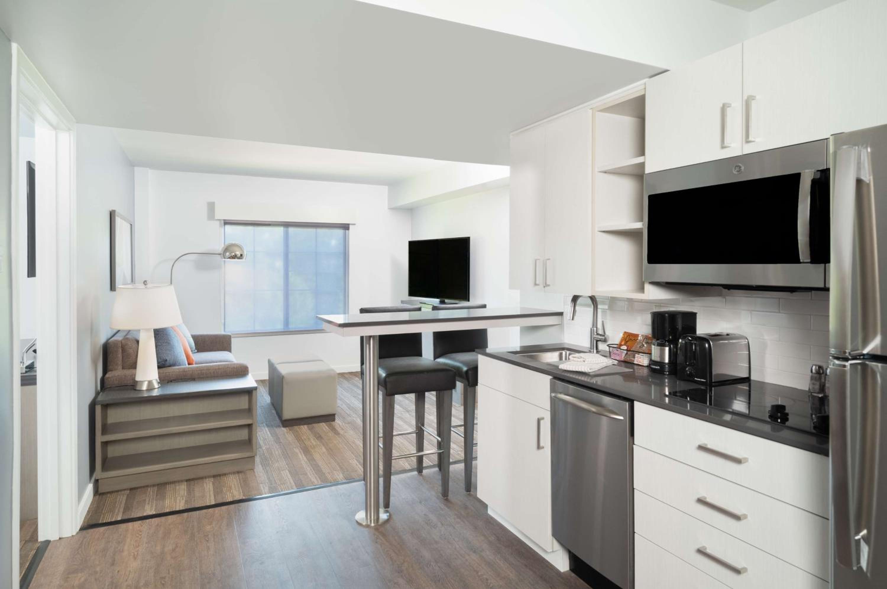 One-Bedroom King Suite with Sofa Bed - Photo 3