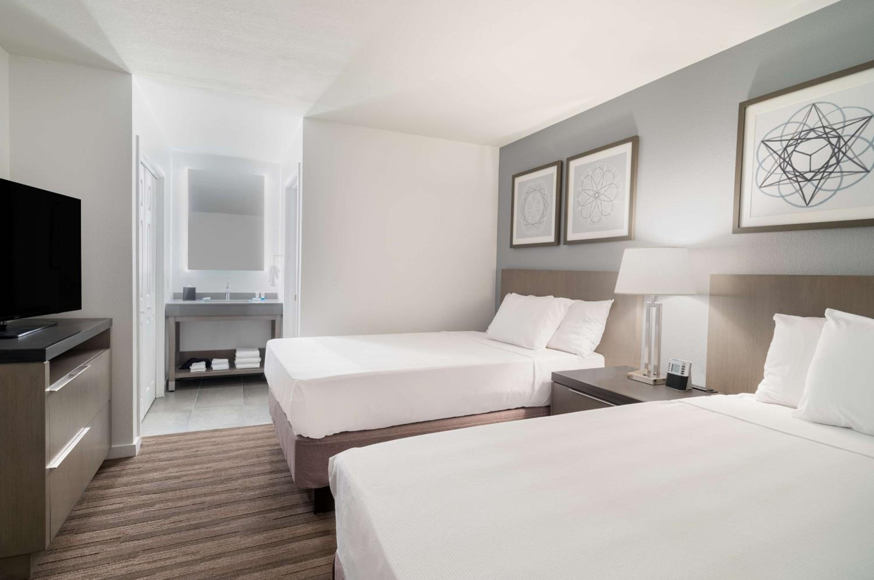 Two-Bedroom Suite with Sofa Bed - Photo 6
