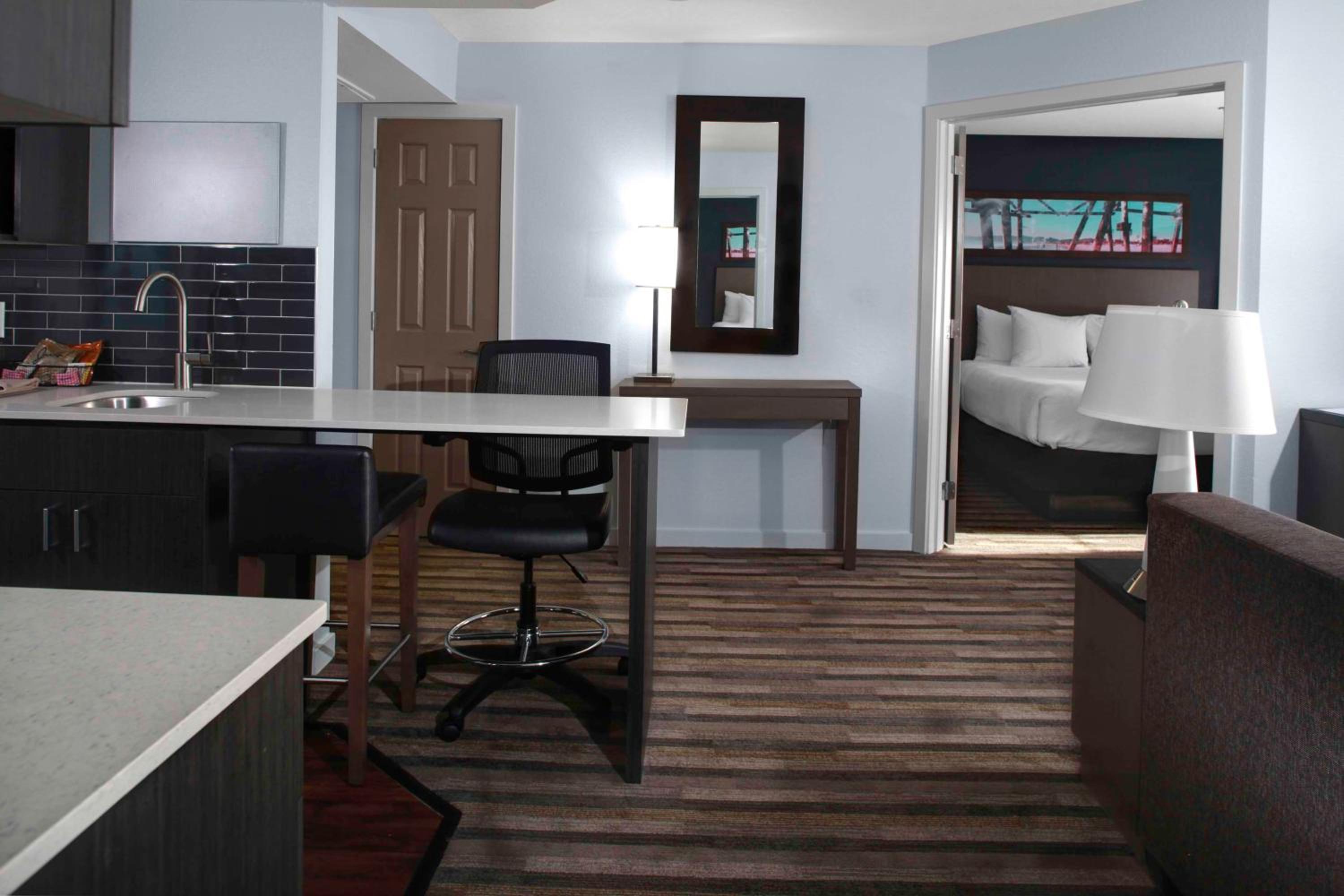 One-Bedroom King Suite - Photo 6