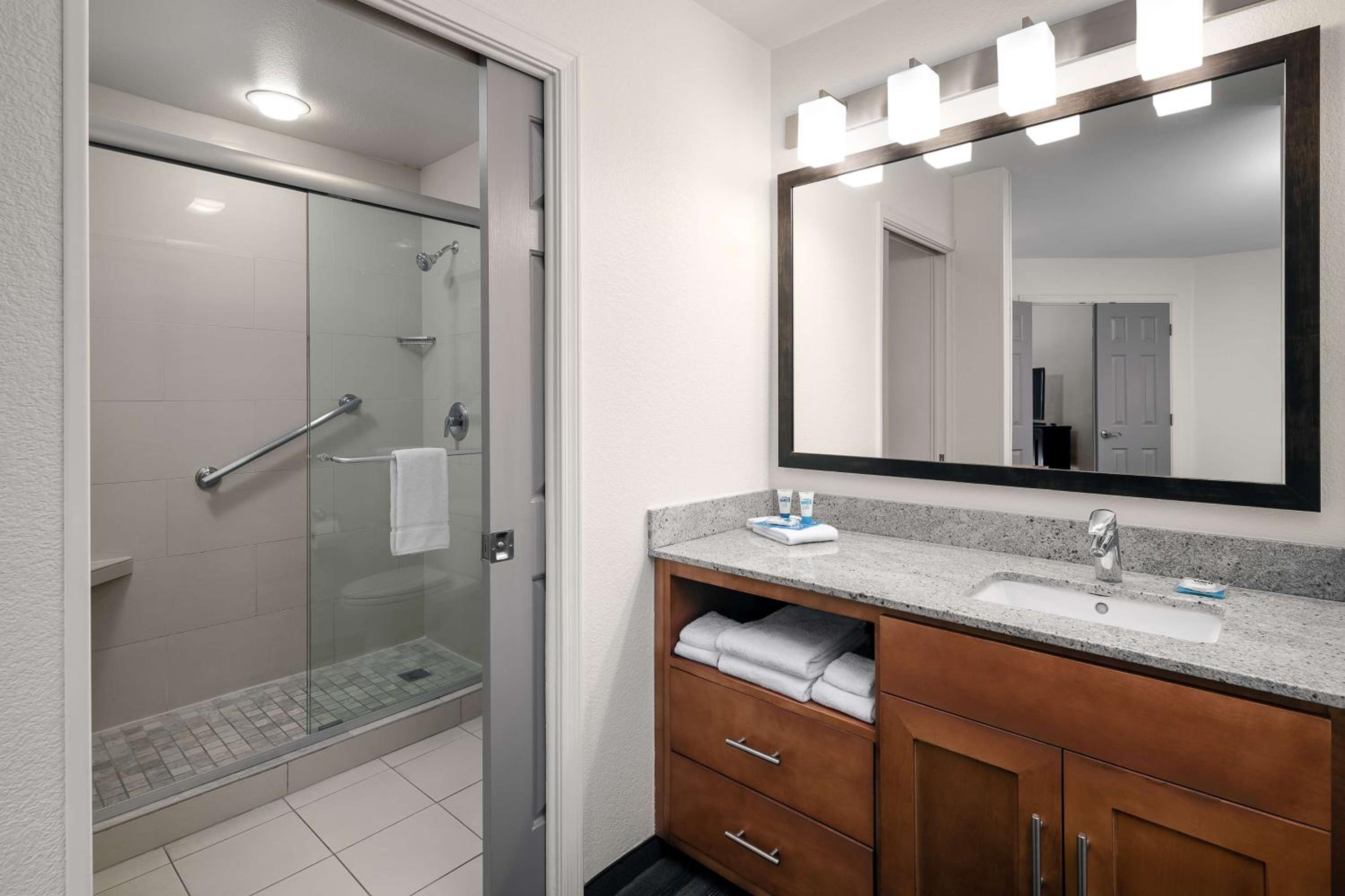 One-Bedroom King Suite - Photo 8