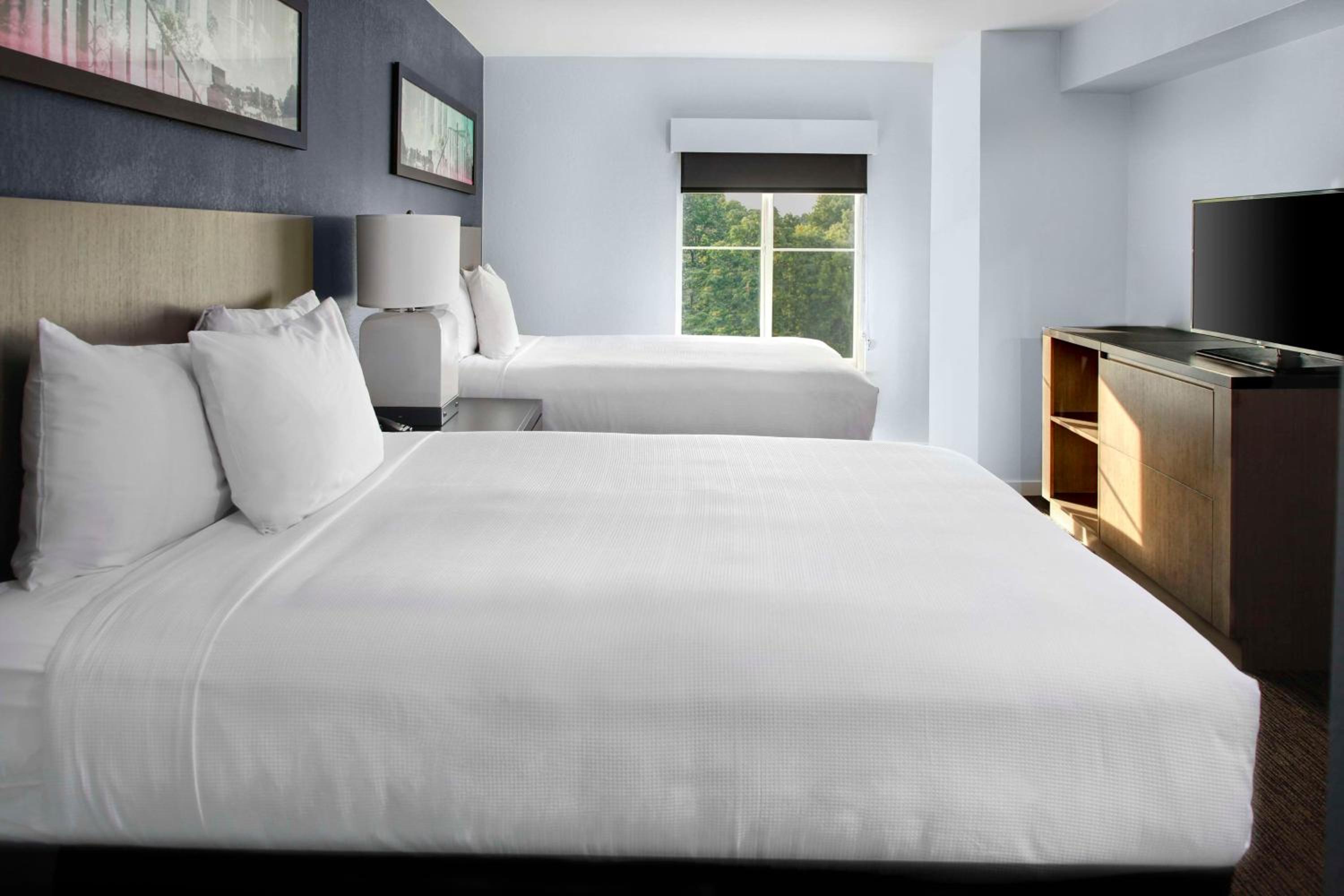 One-Bedroom Suite with Two Double Beds - Photo 2