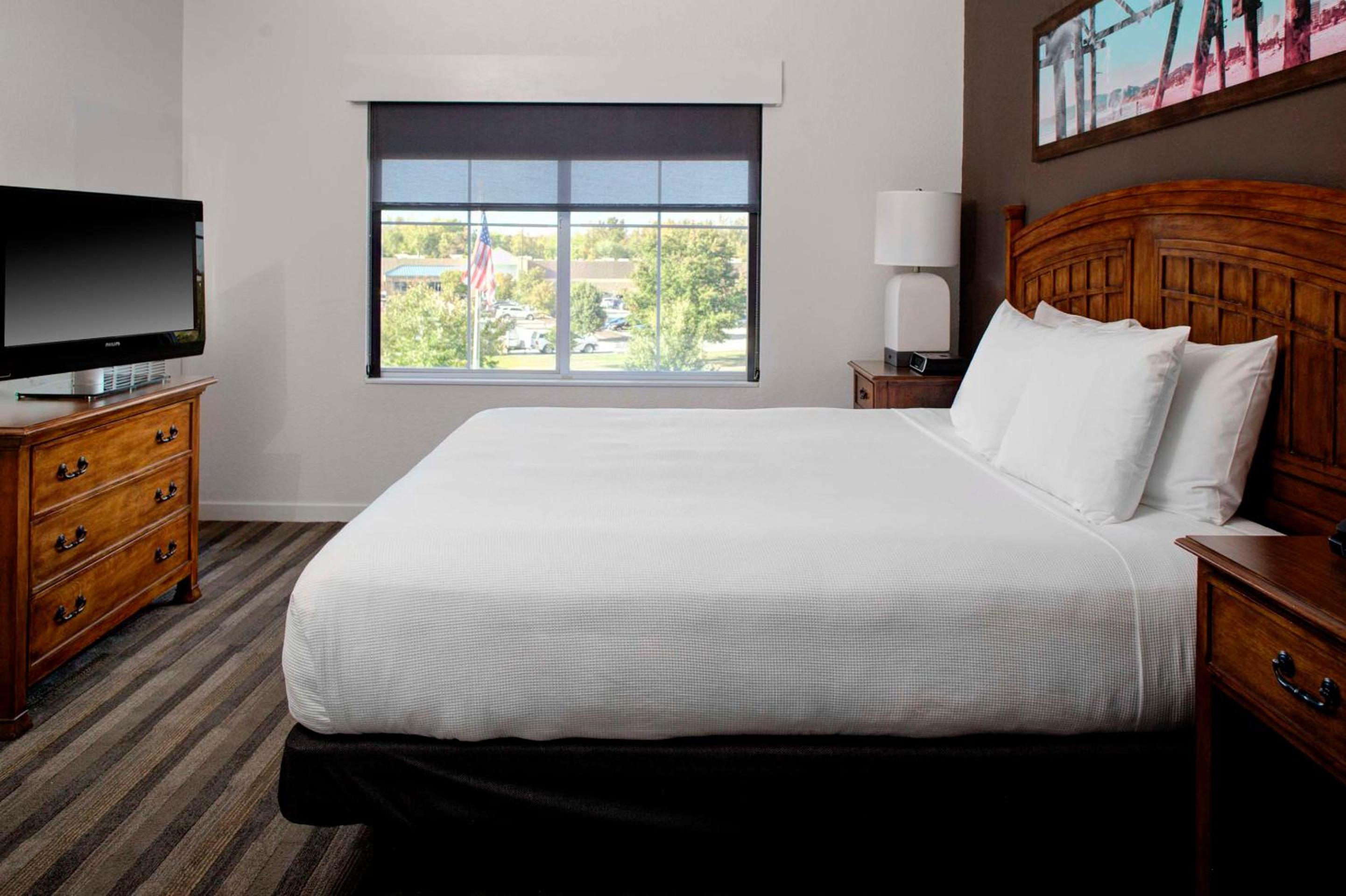 One-Bedroom King Suite - Photo 14