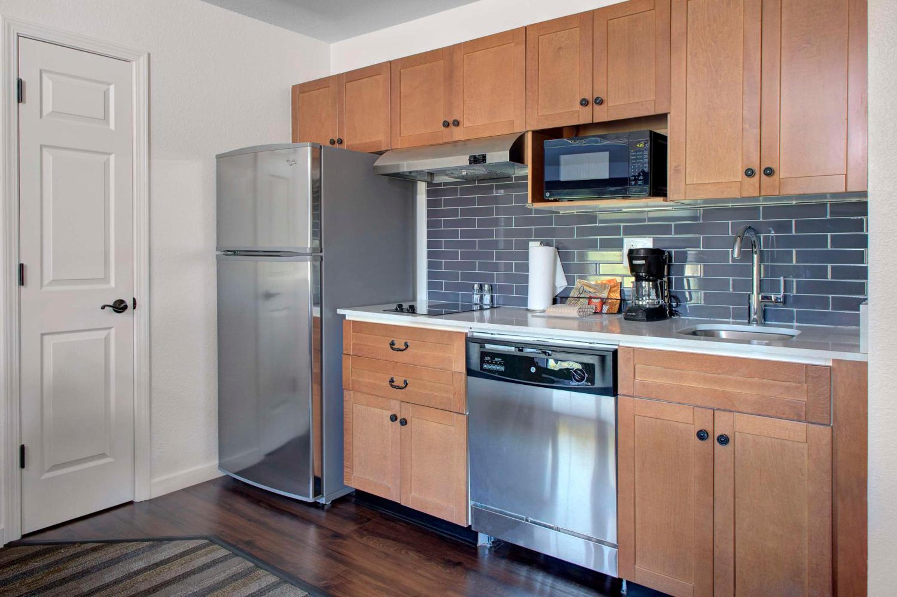 One-Bedroom King Suite - Photo 2