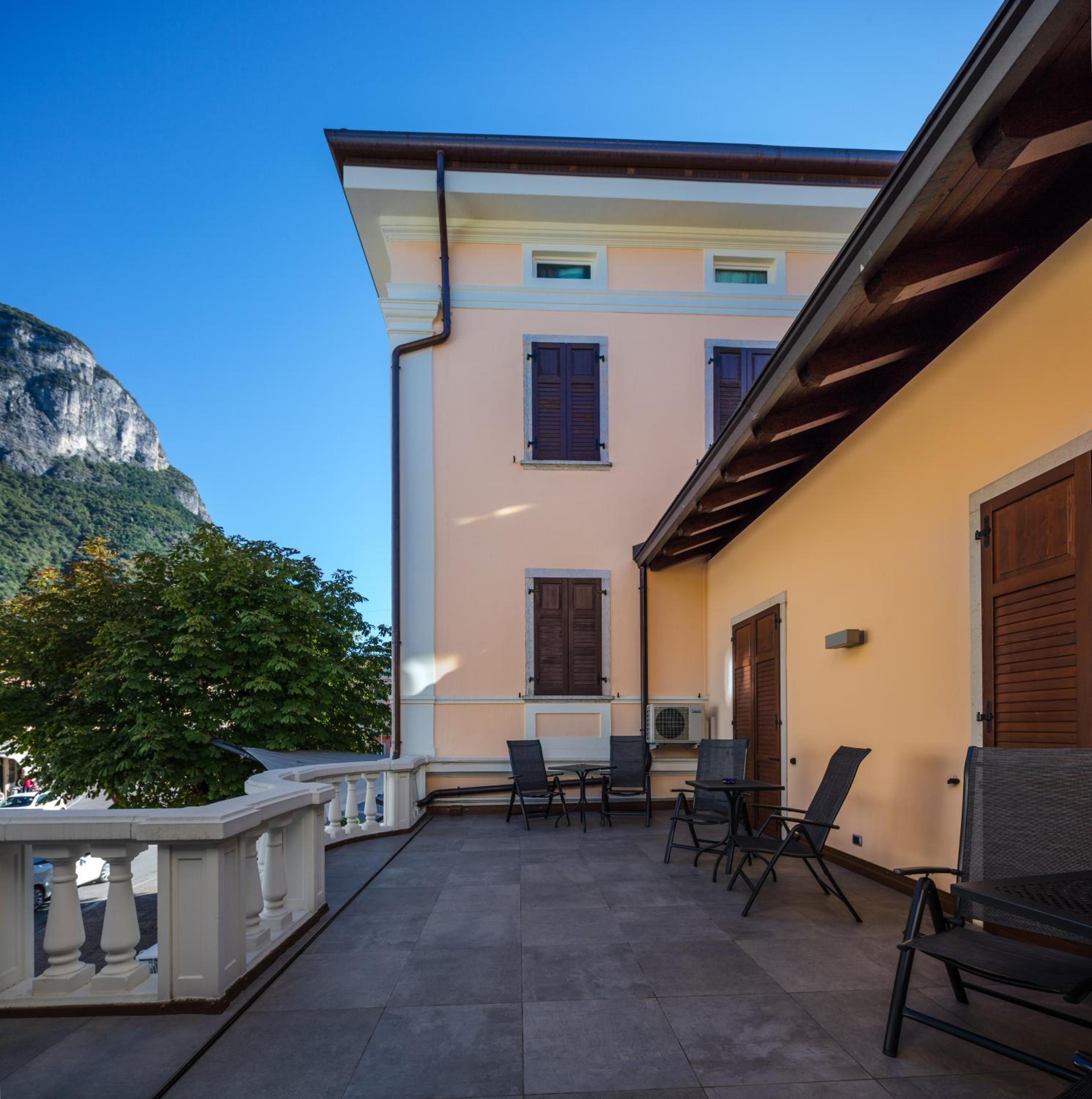 Deluxe Double Room with Terrace - Photo 5