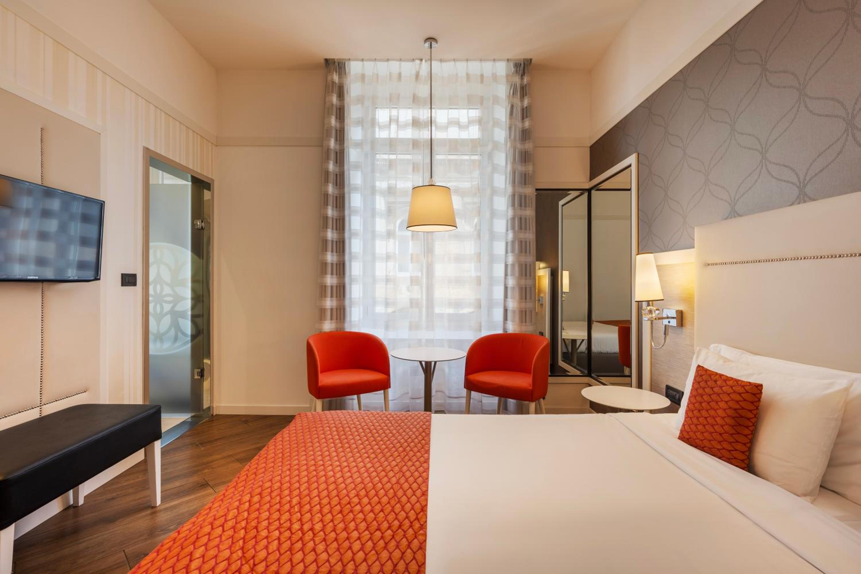 Deluxe Superior Room thumbnail 6