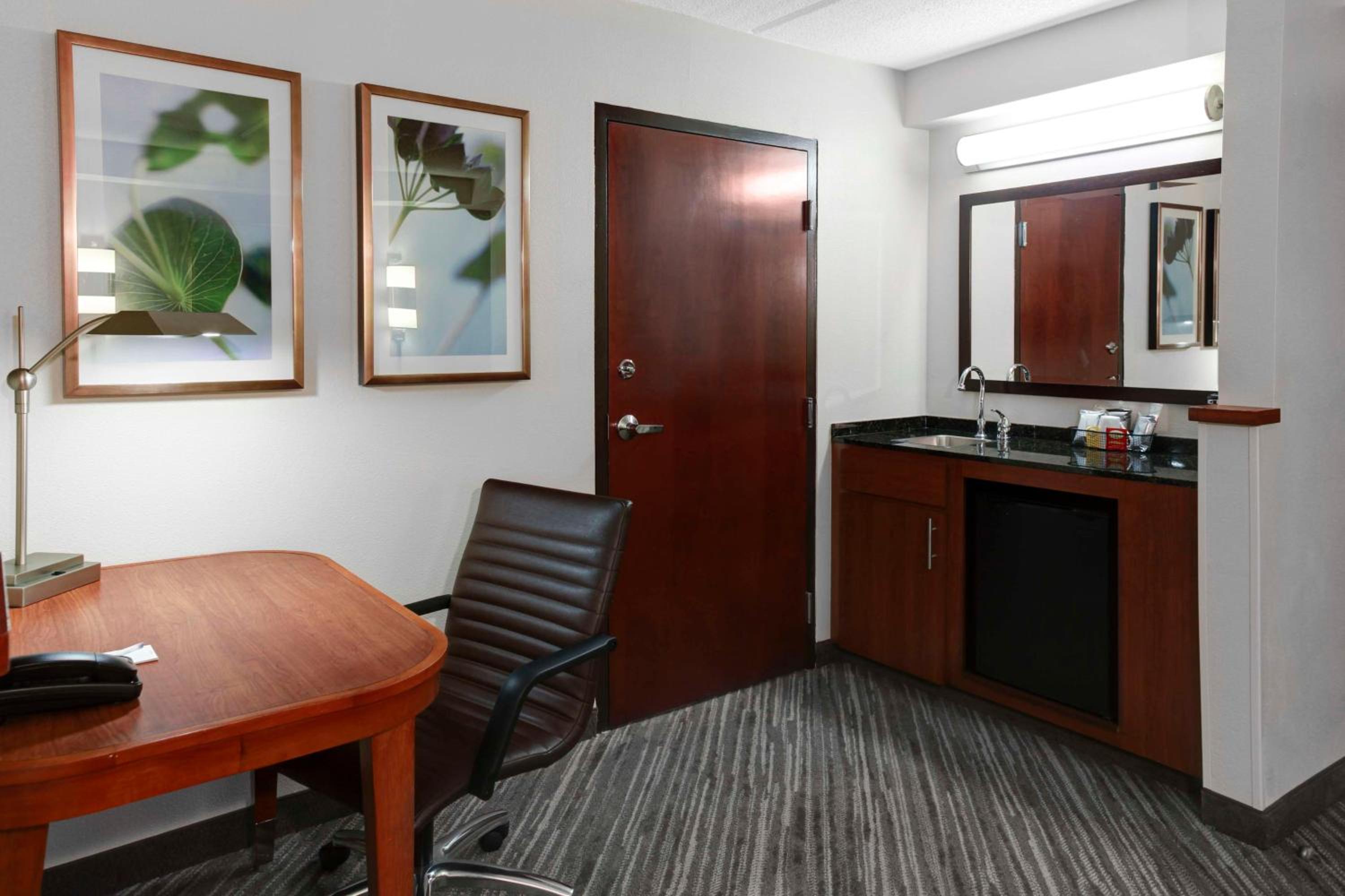 Double Room with Two Double Beds and Sofa Bed - Photo 4