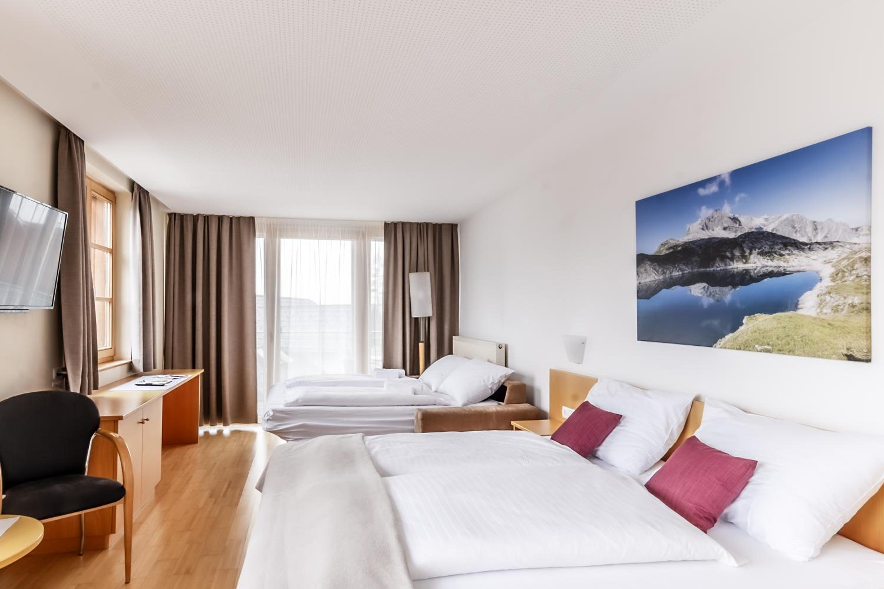 Double or Twin Room with Balcony photo 2
