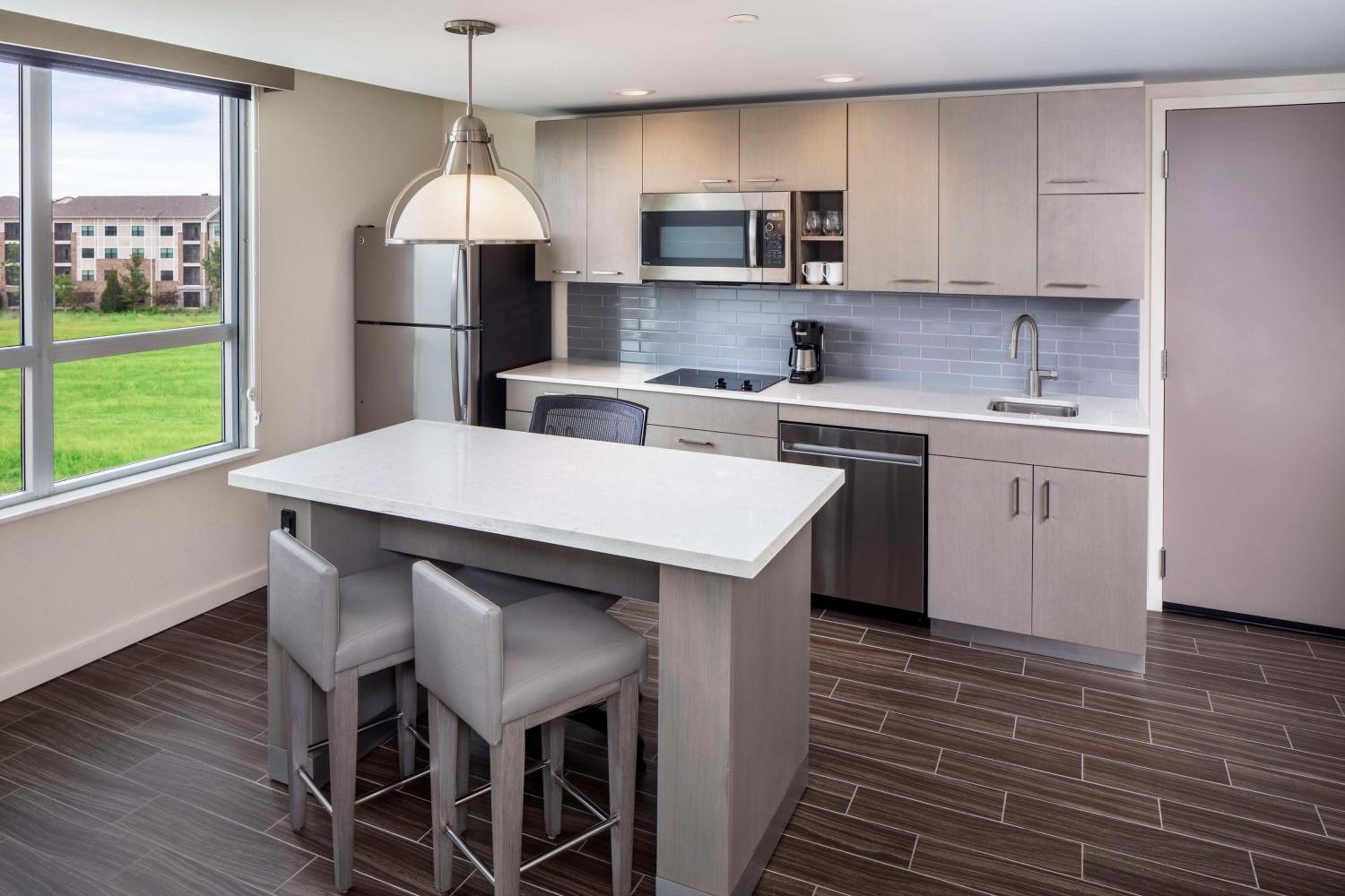 Specialty One-Bedroom King Suite with Kitchen and Accessible Tub - Disability Access photo 3