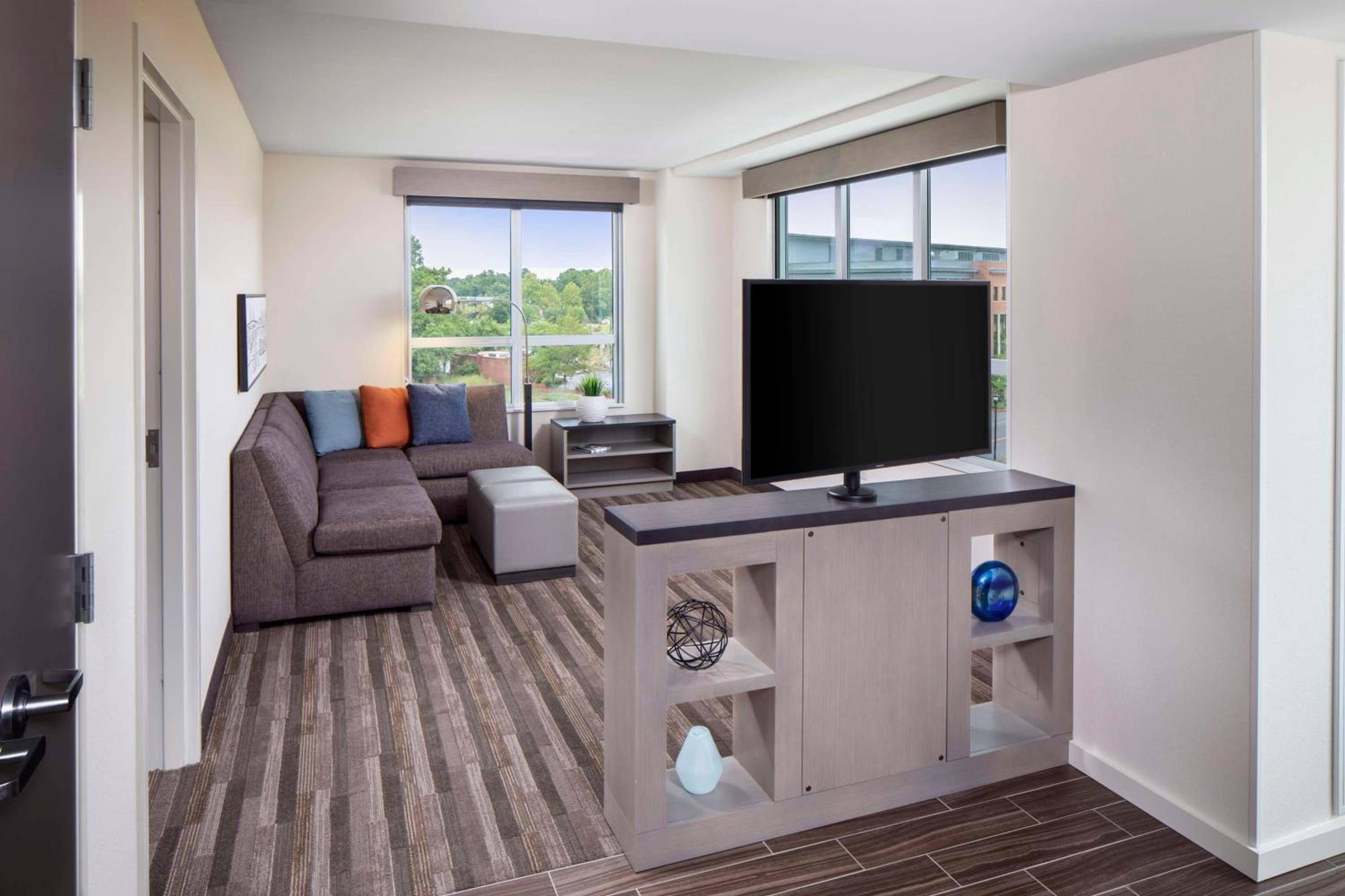 Specialty One-Bedroom Queen Suite with Kitchen and Accessible Tub - Disability Access