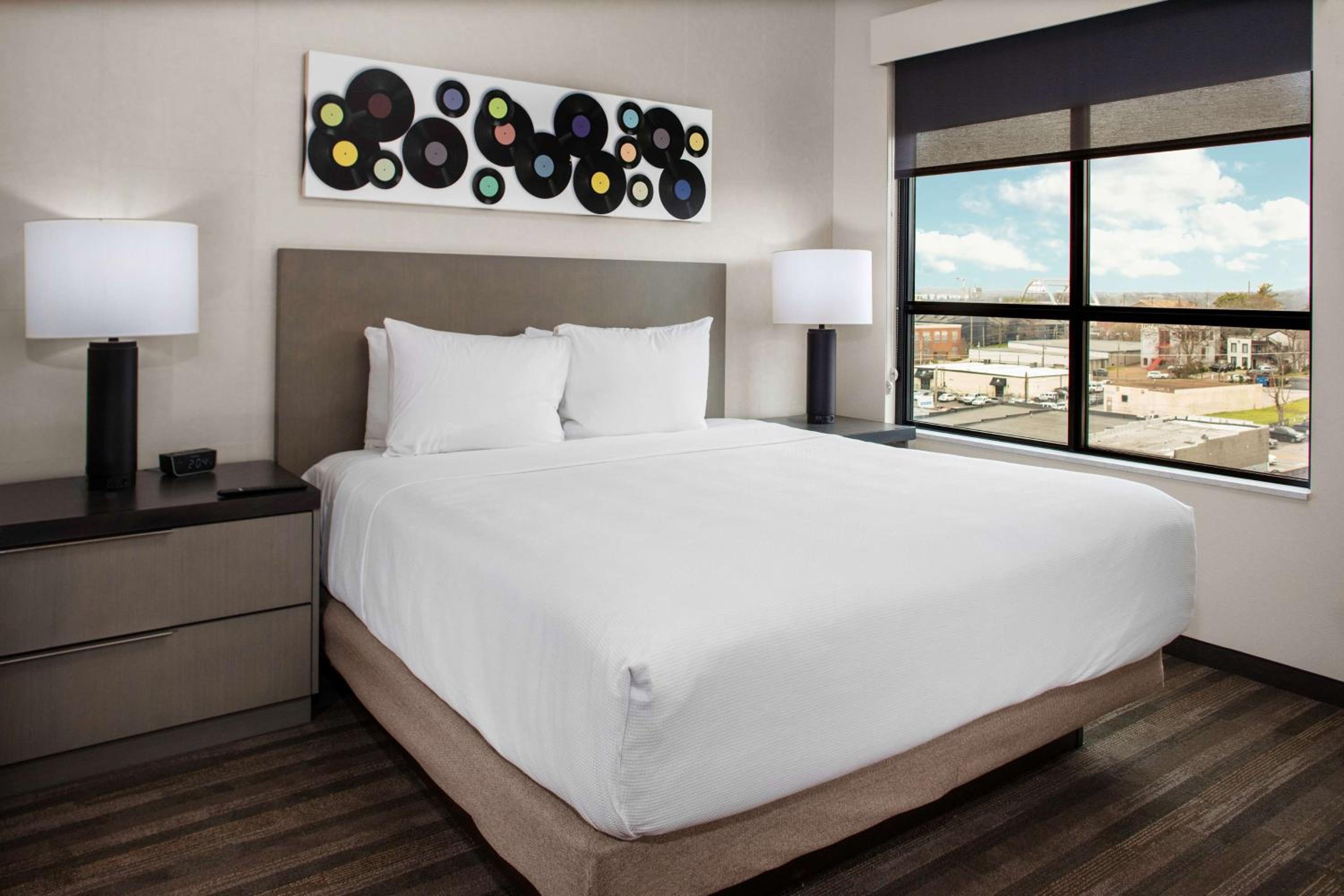 One-Bedroom King Suite with Sofa Bed and Kitchen - Photo 5