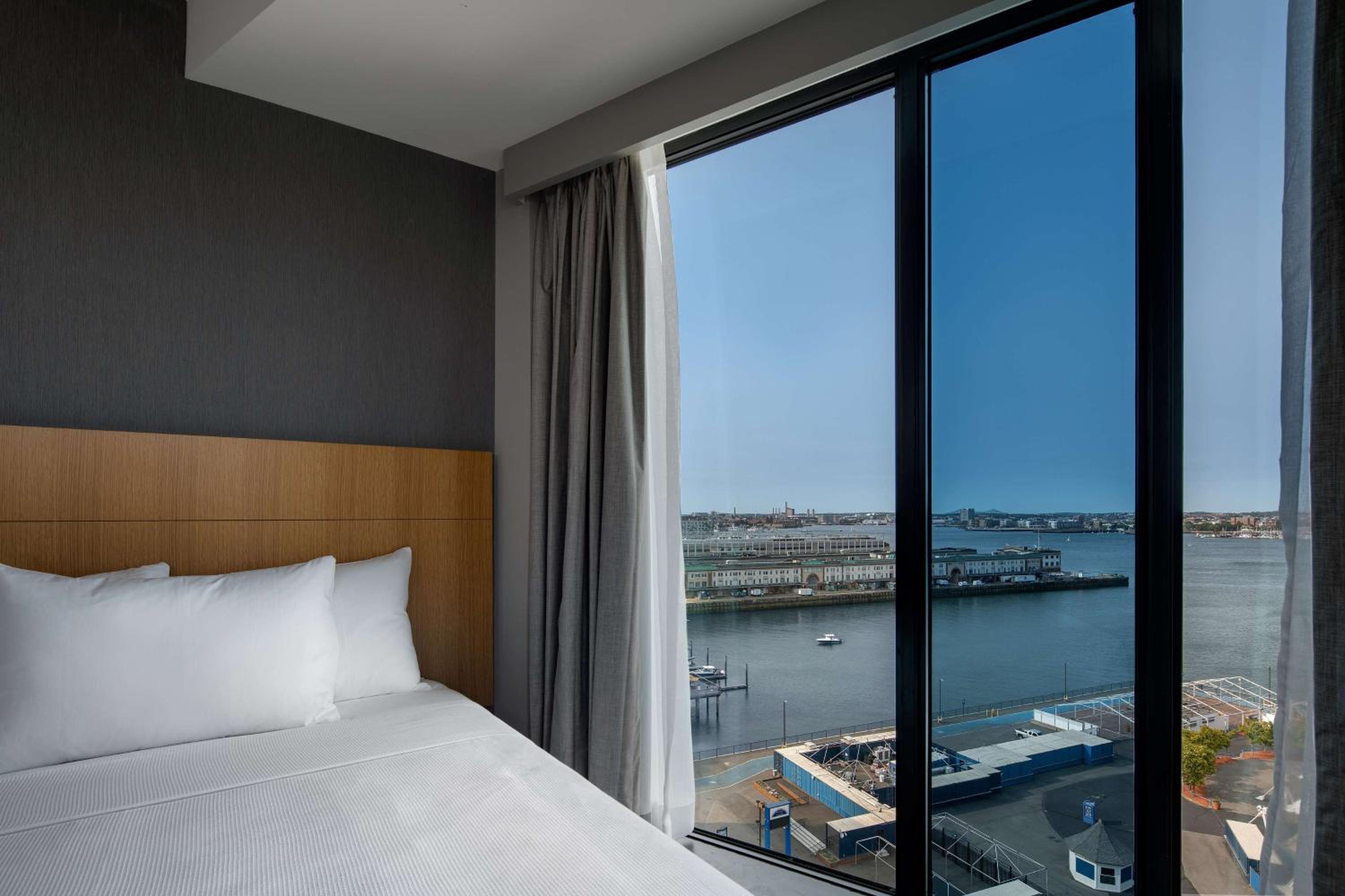 Queen Room with Two Queen Beds, View and Accessible Tub - Photo 2