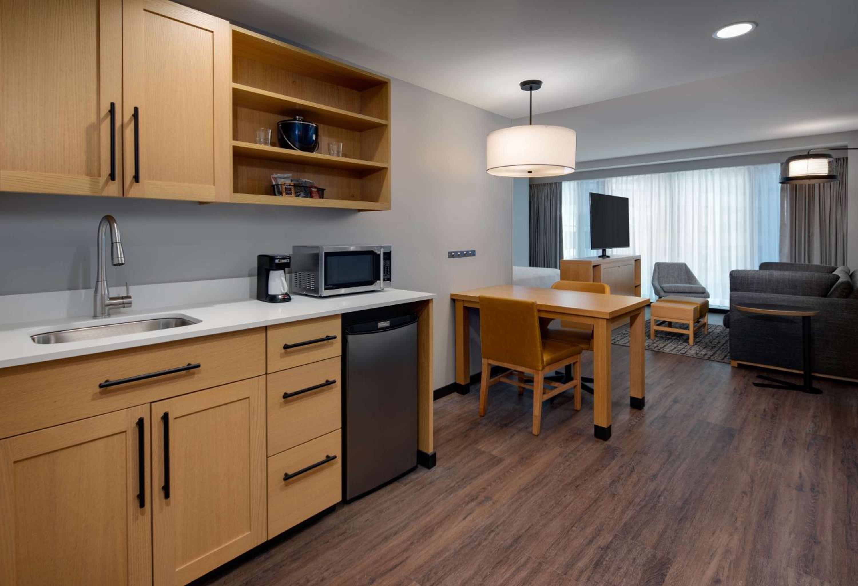 Specialty King Room with Sofa Bed and Kitchenette - Photo 4