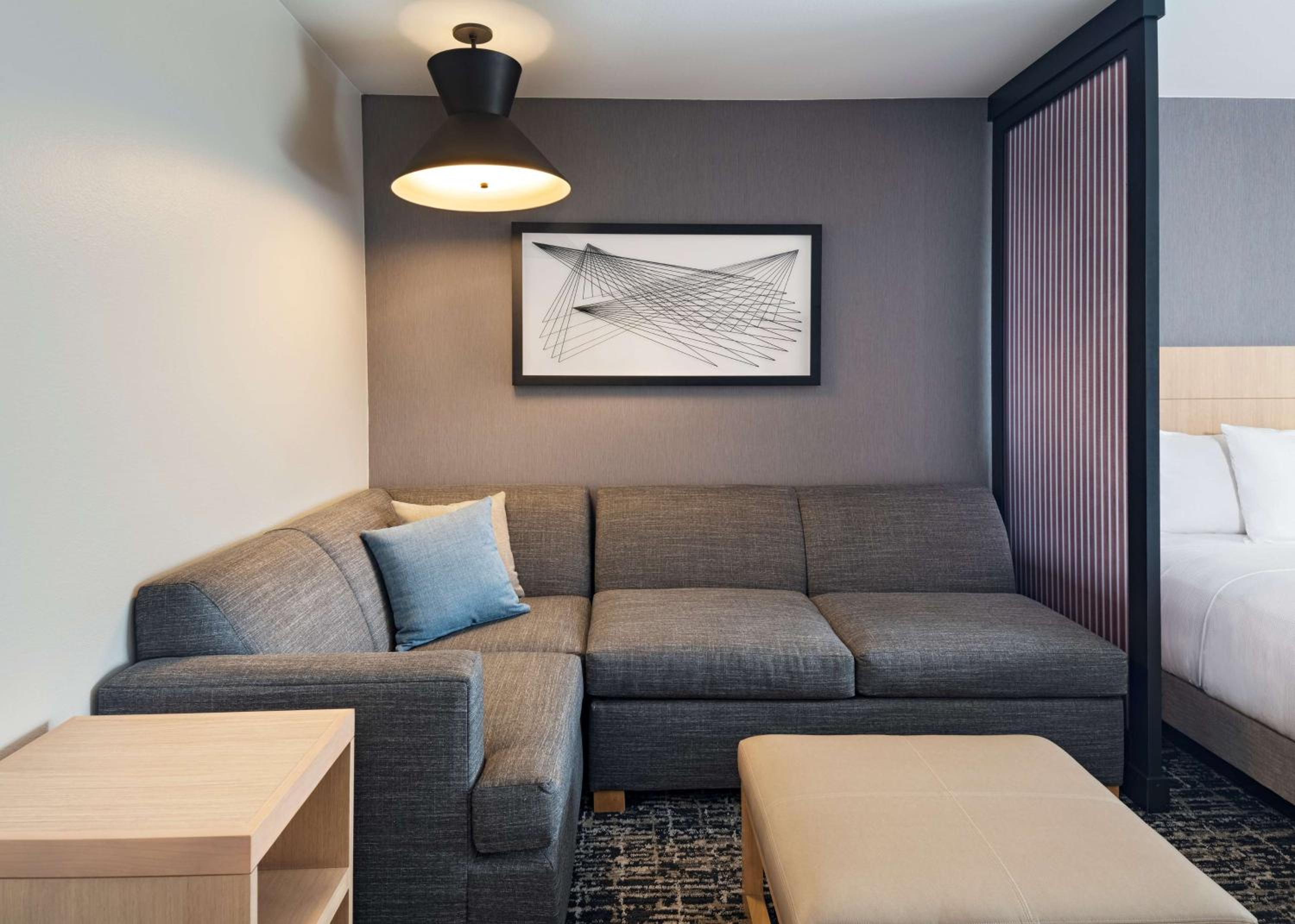 Queen Room with Two Queen Beds and Sofa Bed - Photo 4