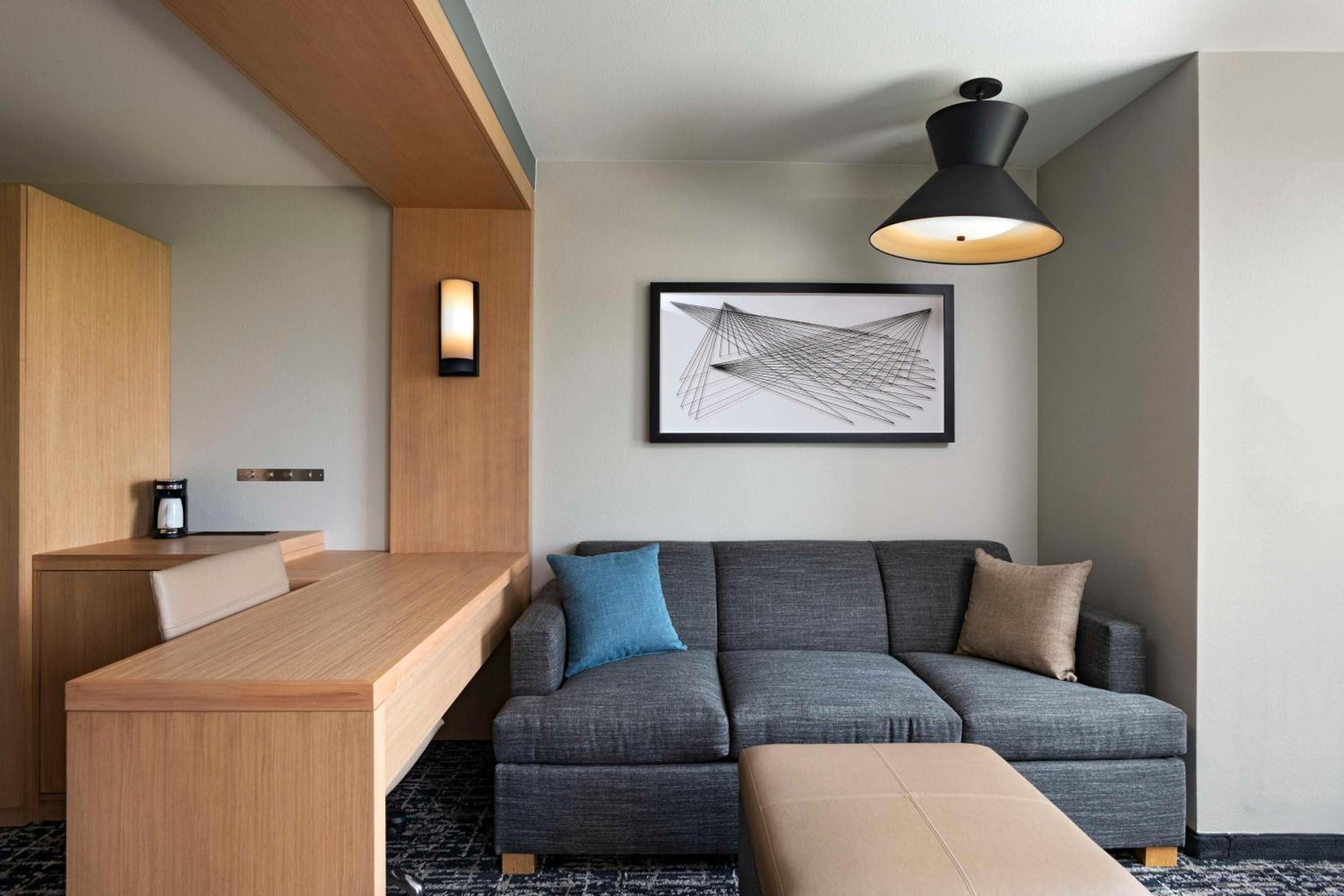 King Room with Sofa Bed - Photo 7
