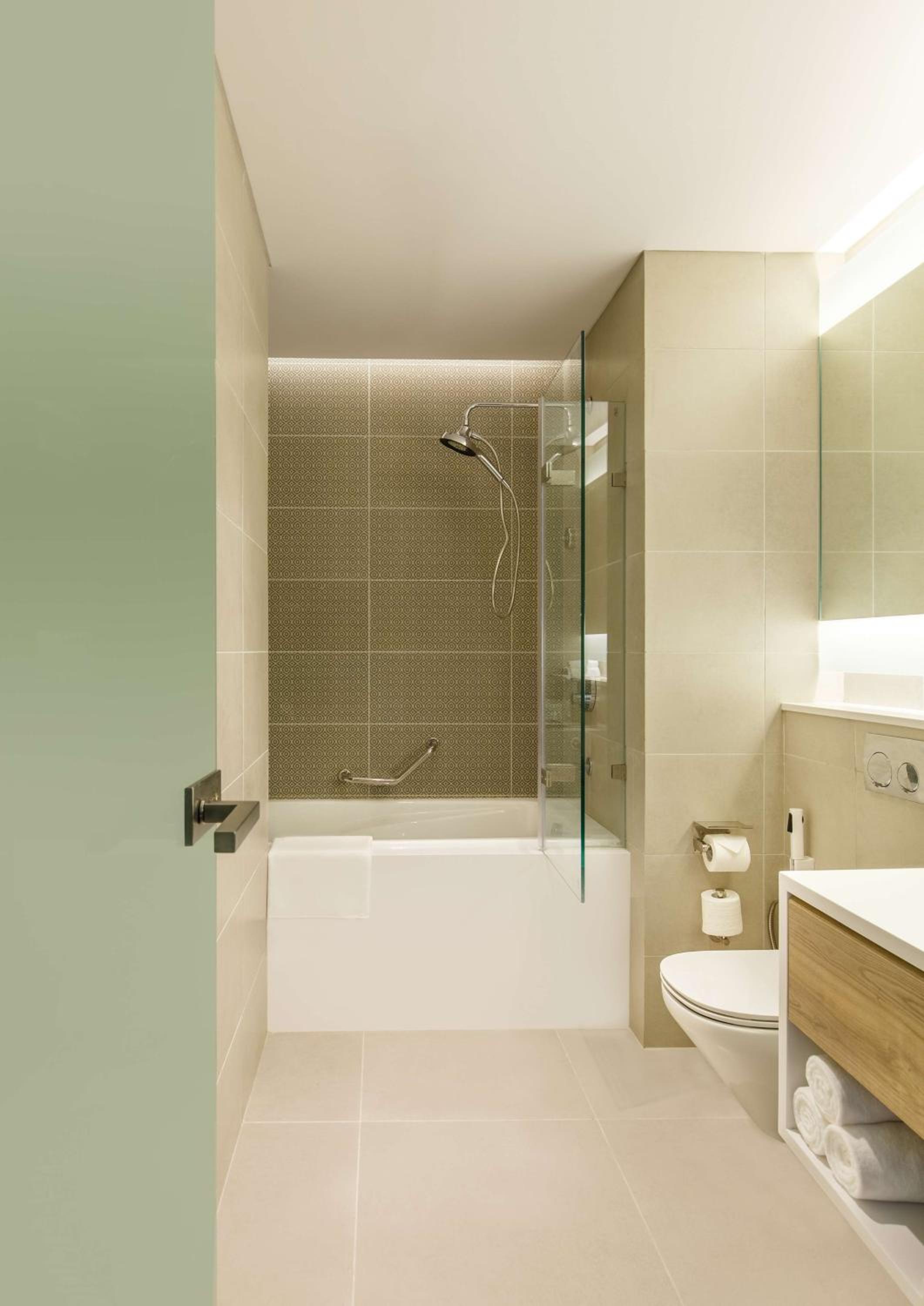King Room with 15% disc on Food, Soft Beverages & Laundry
