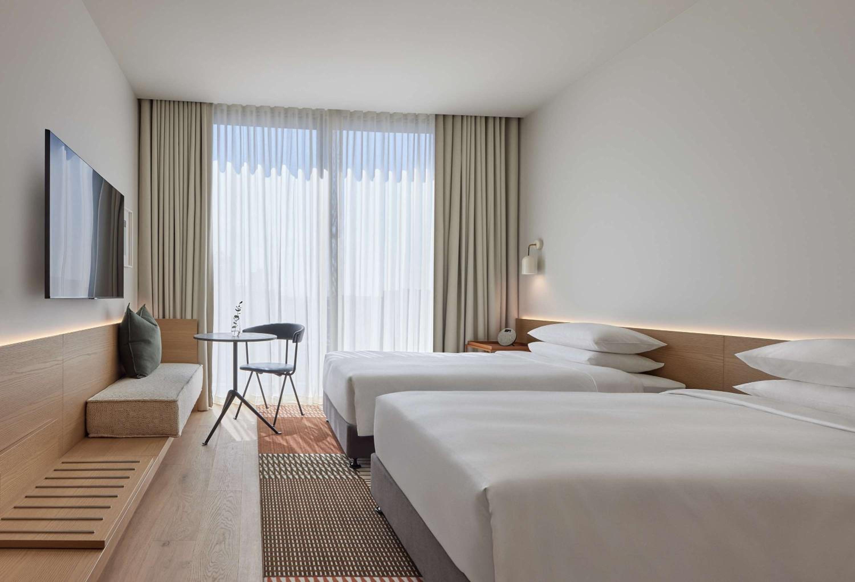 Twin Room with City View - Photo 1