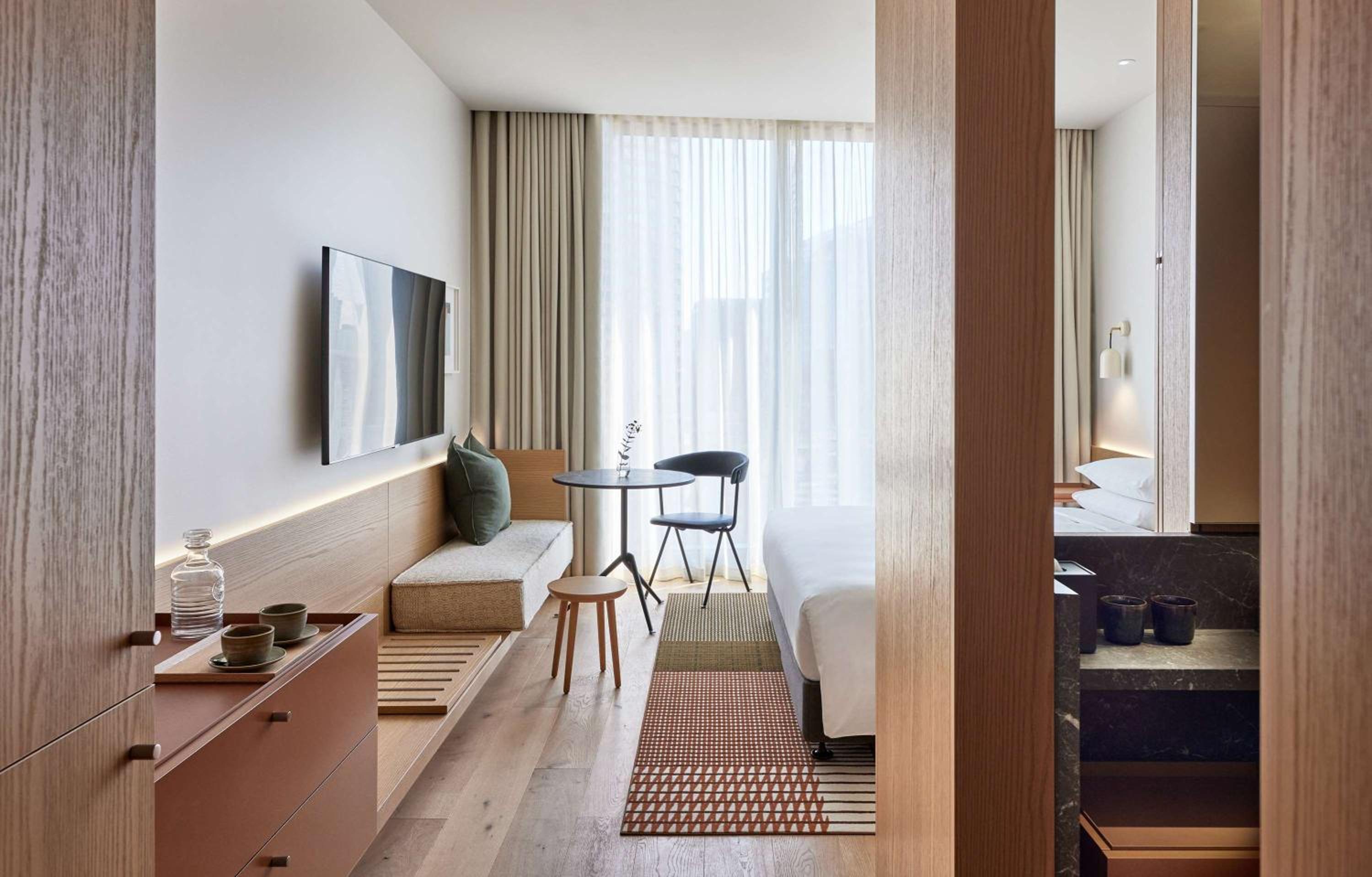 King Room with City View - Photo 3