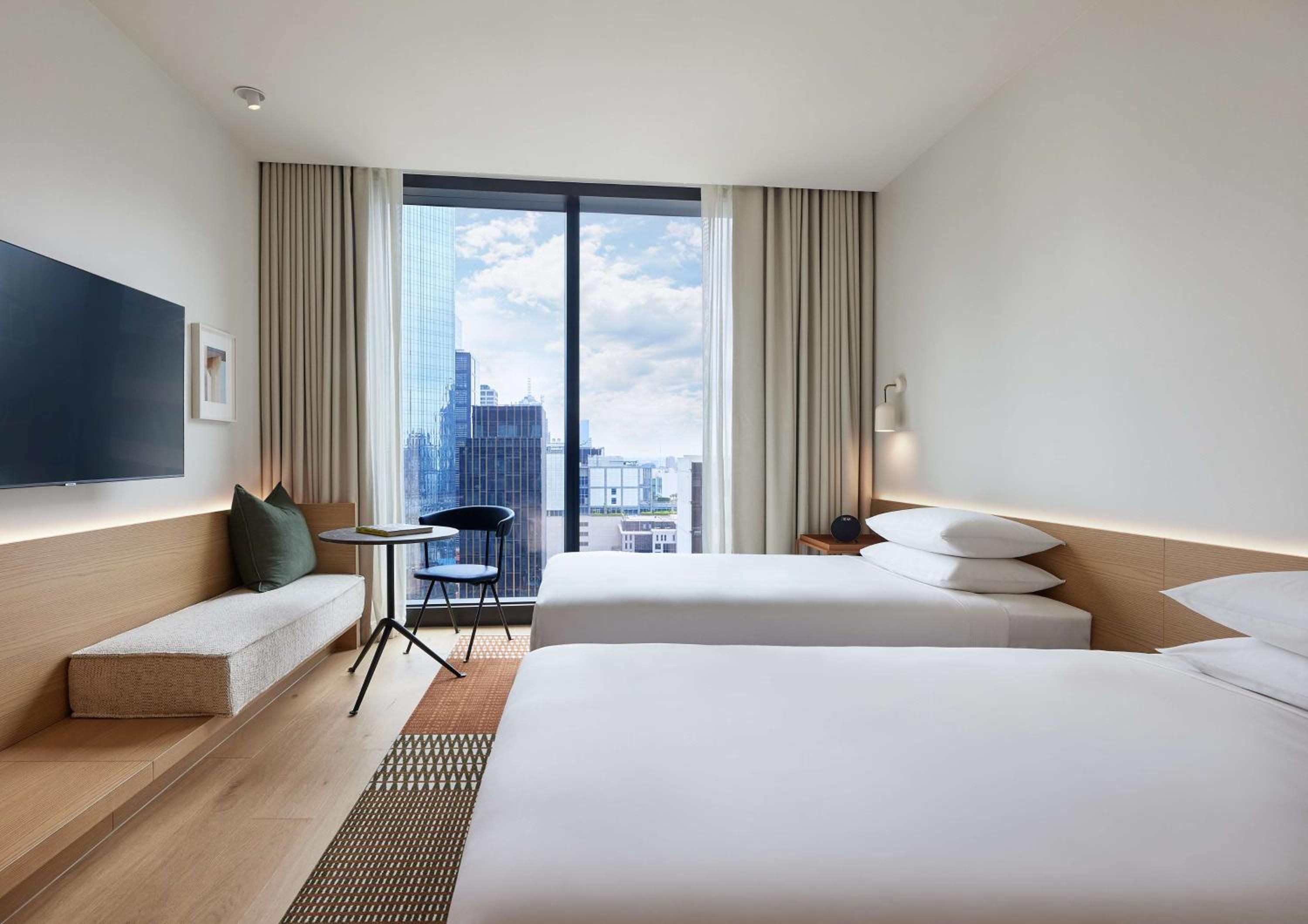 Twin Room with City View - Photo 5