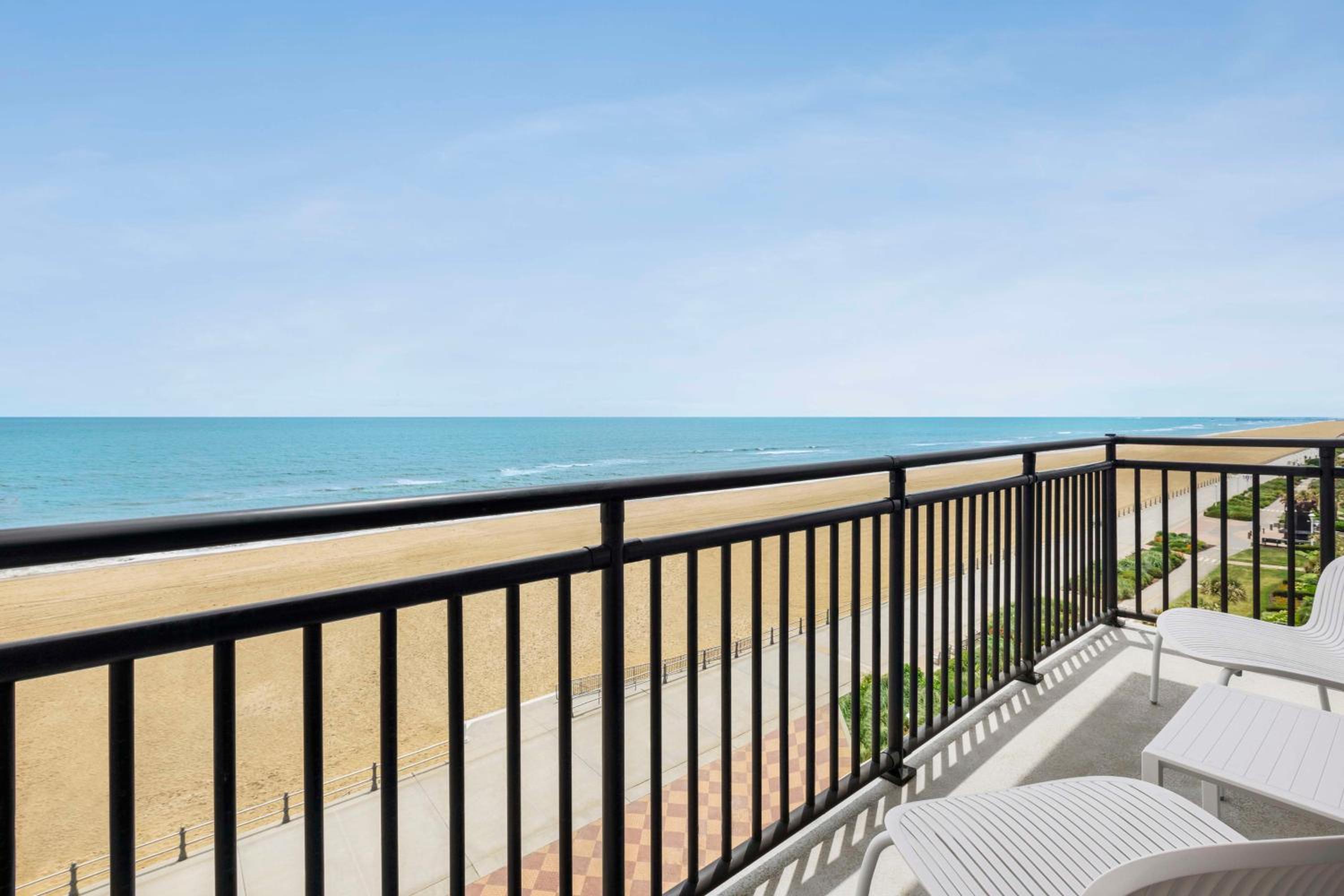 Oceanfront Queen Room with Two Queen Beds - Photo 2