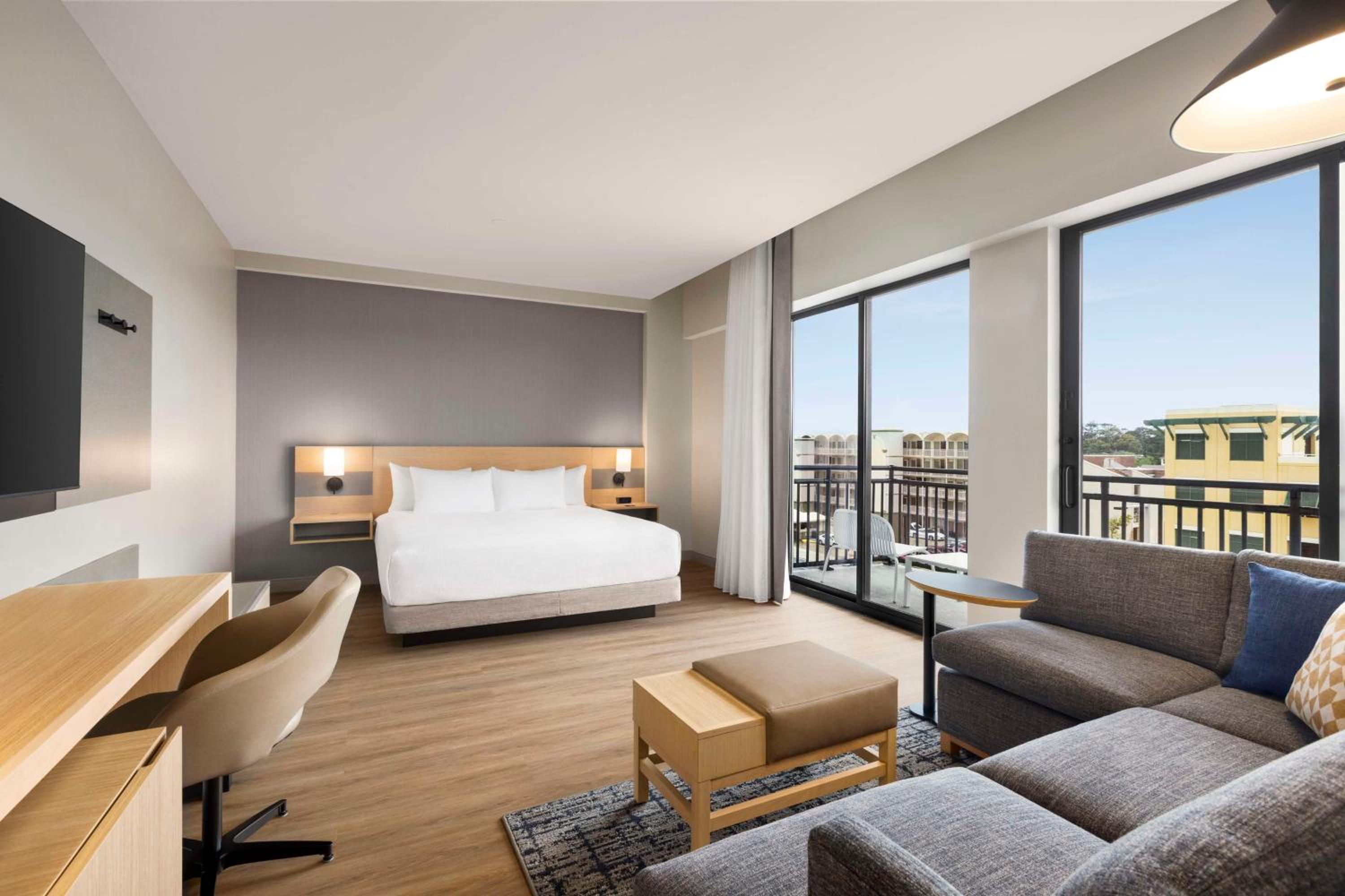 King Room with Sofa Bed and City View - Photo 7