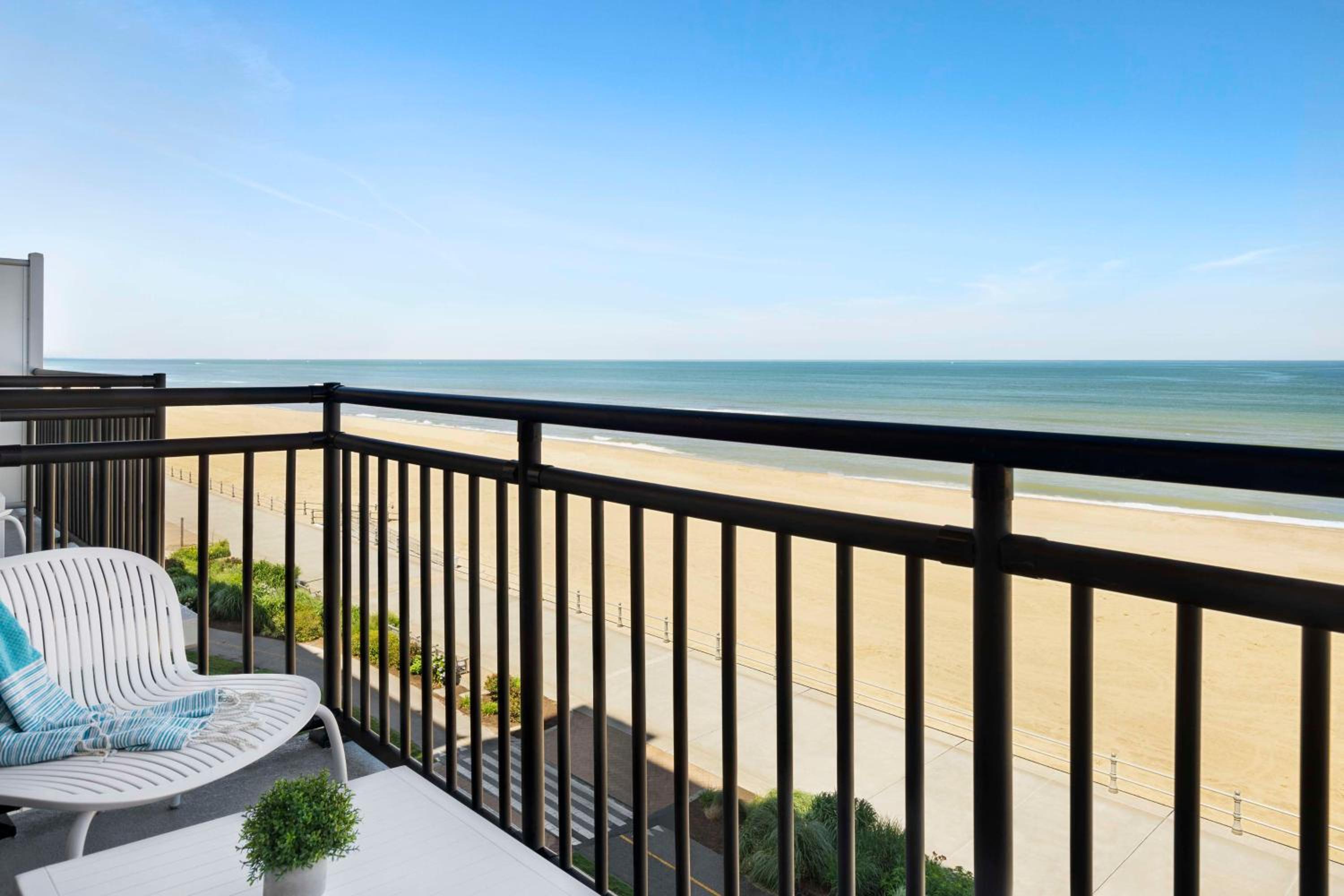 Oceanfront Queen Room with Two Queen Beds - Photo 15