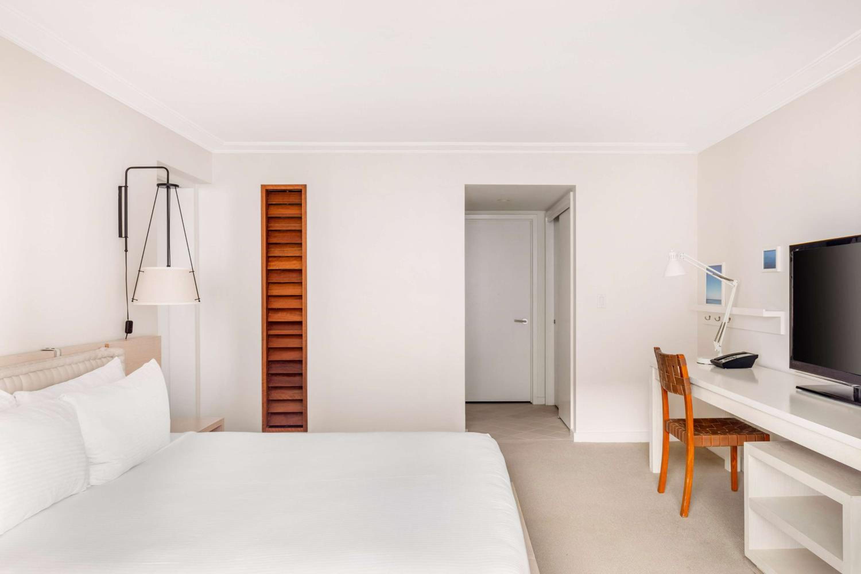 One-Bedroom Premier King Suite with Two Bathroom and Ocean View - Photo 4