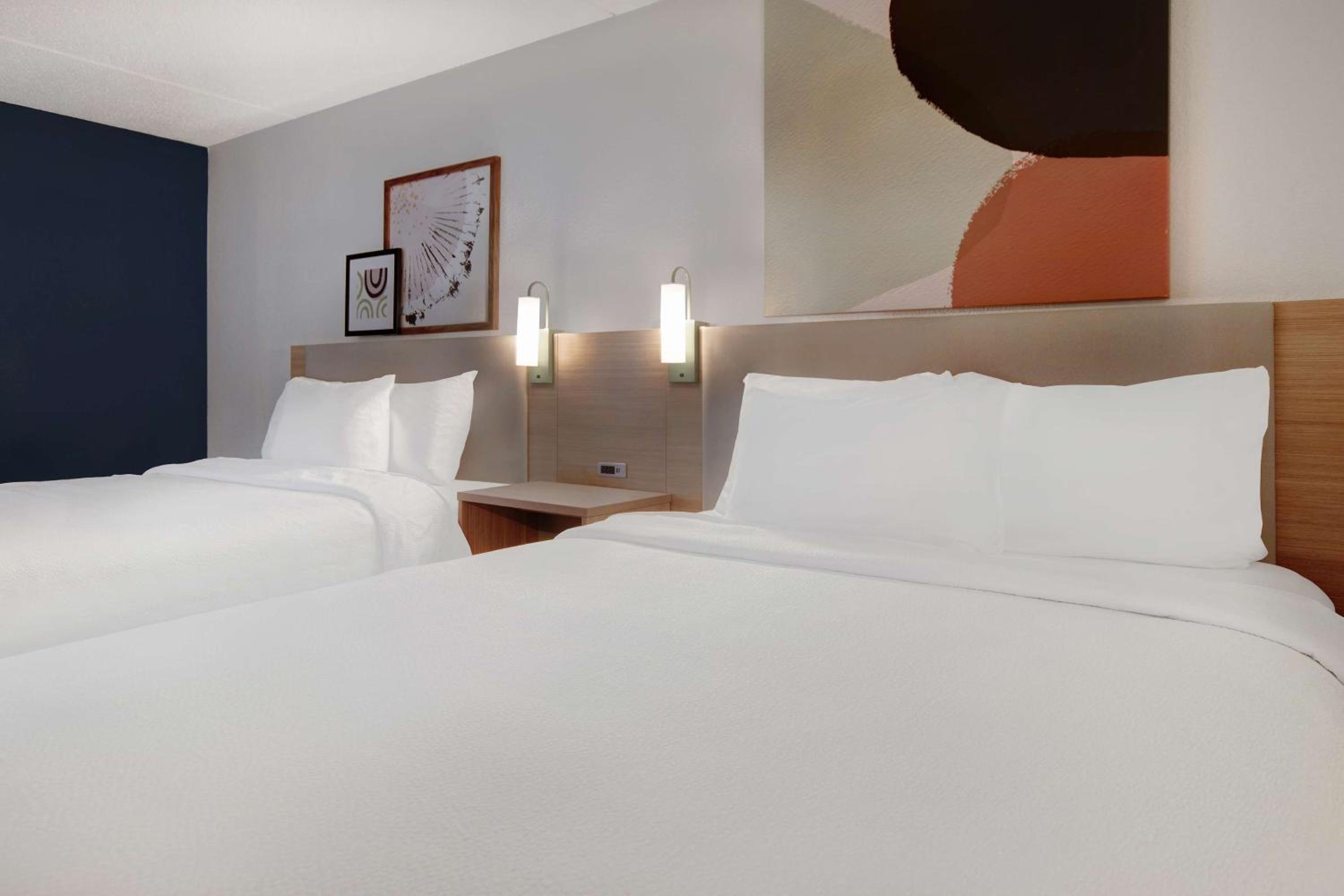 Queen Room with Two Queen Beds - Photo 1