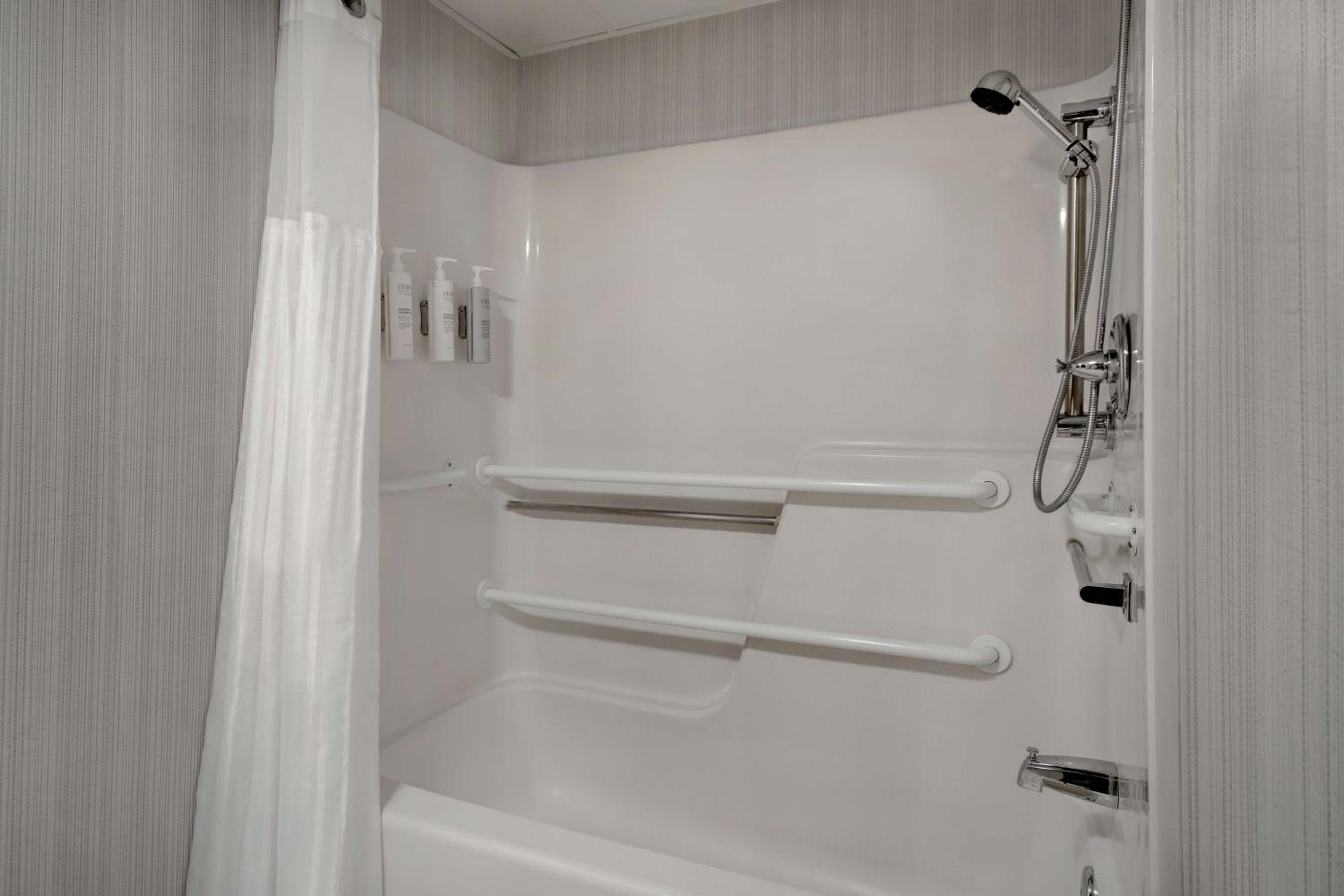 King Room with Mobility Accessible Tub - Photo 2